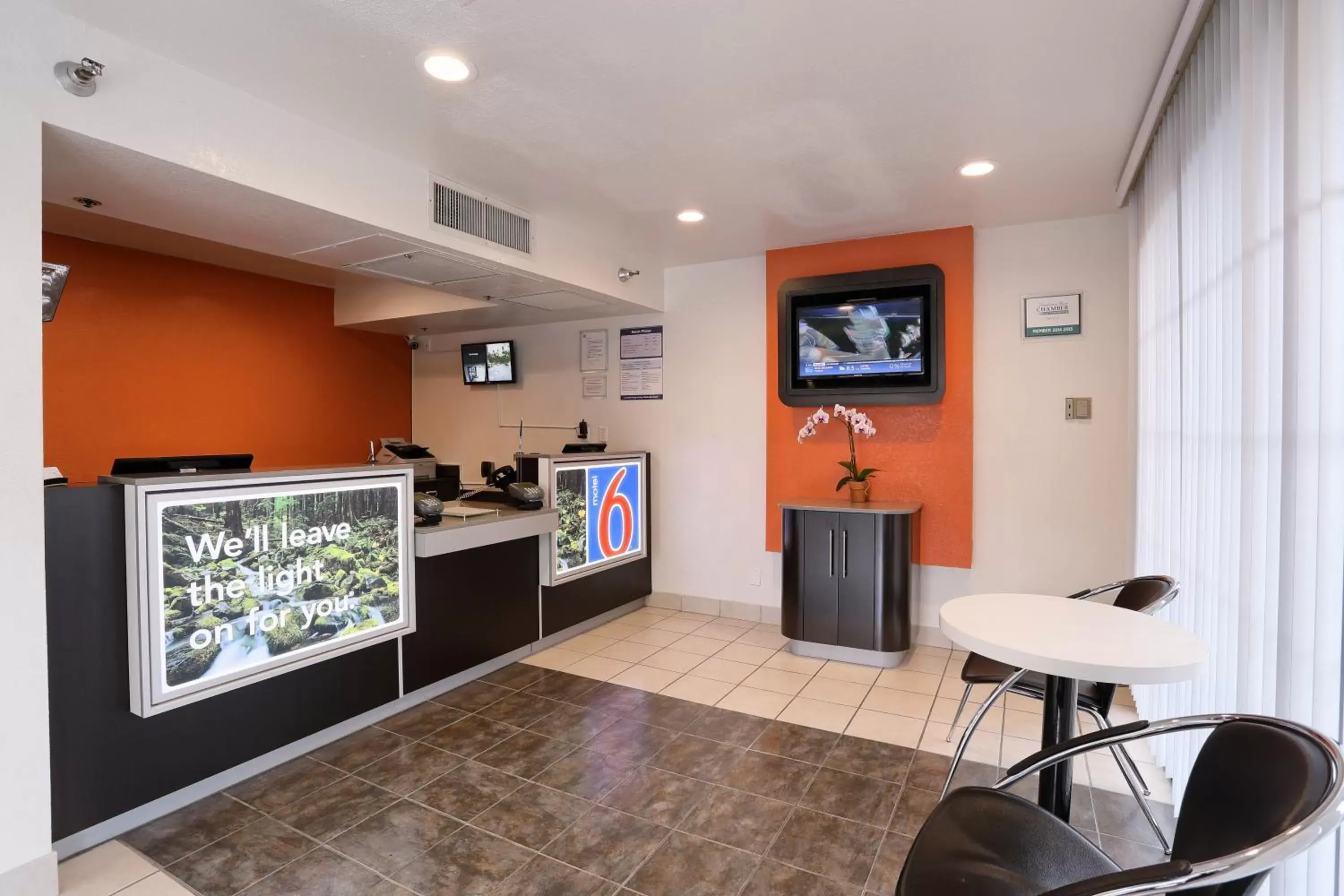 Lobby or reception, Kitchen/Kitchenette in Motel 6-Petaluma, CA