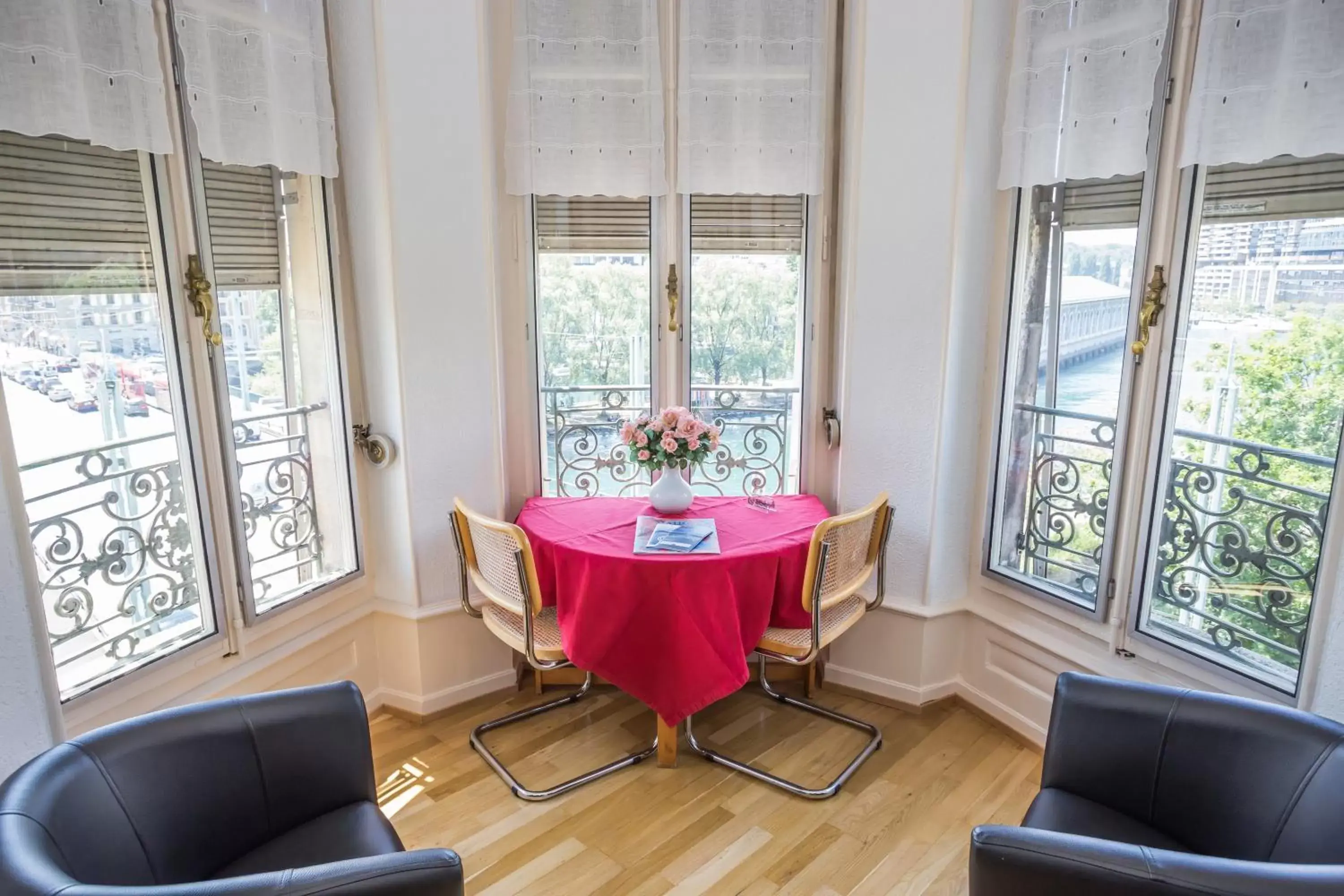 Seating area, Dining Area in Hotel des Tourelles