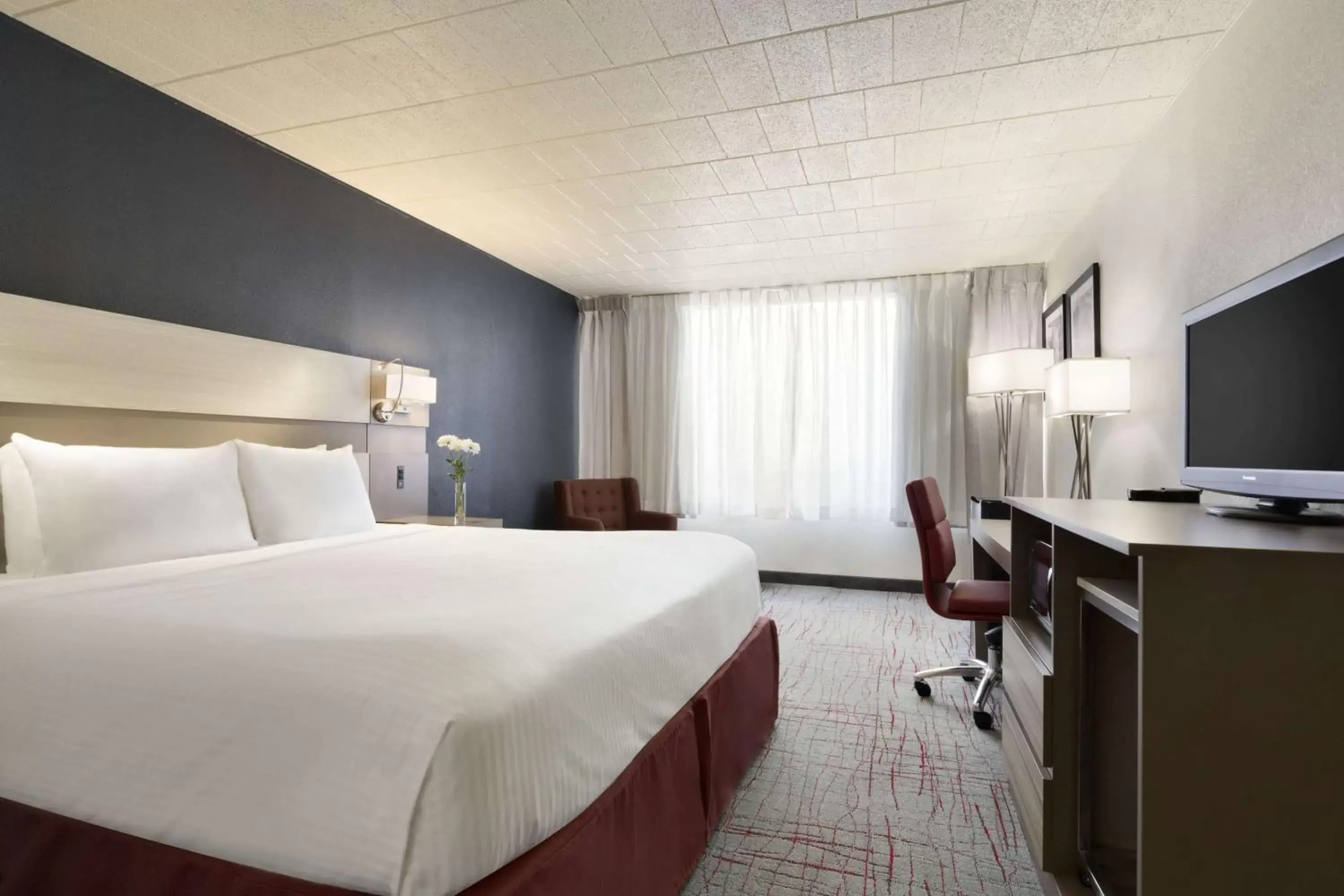 Photo of the whole room, Room Photo in Ramada by Wyndham Beaver Falls