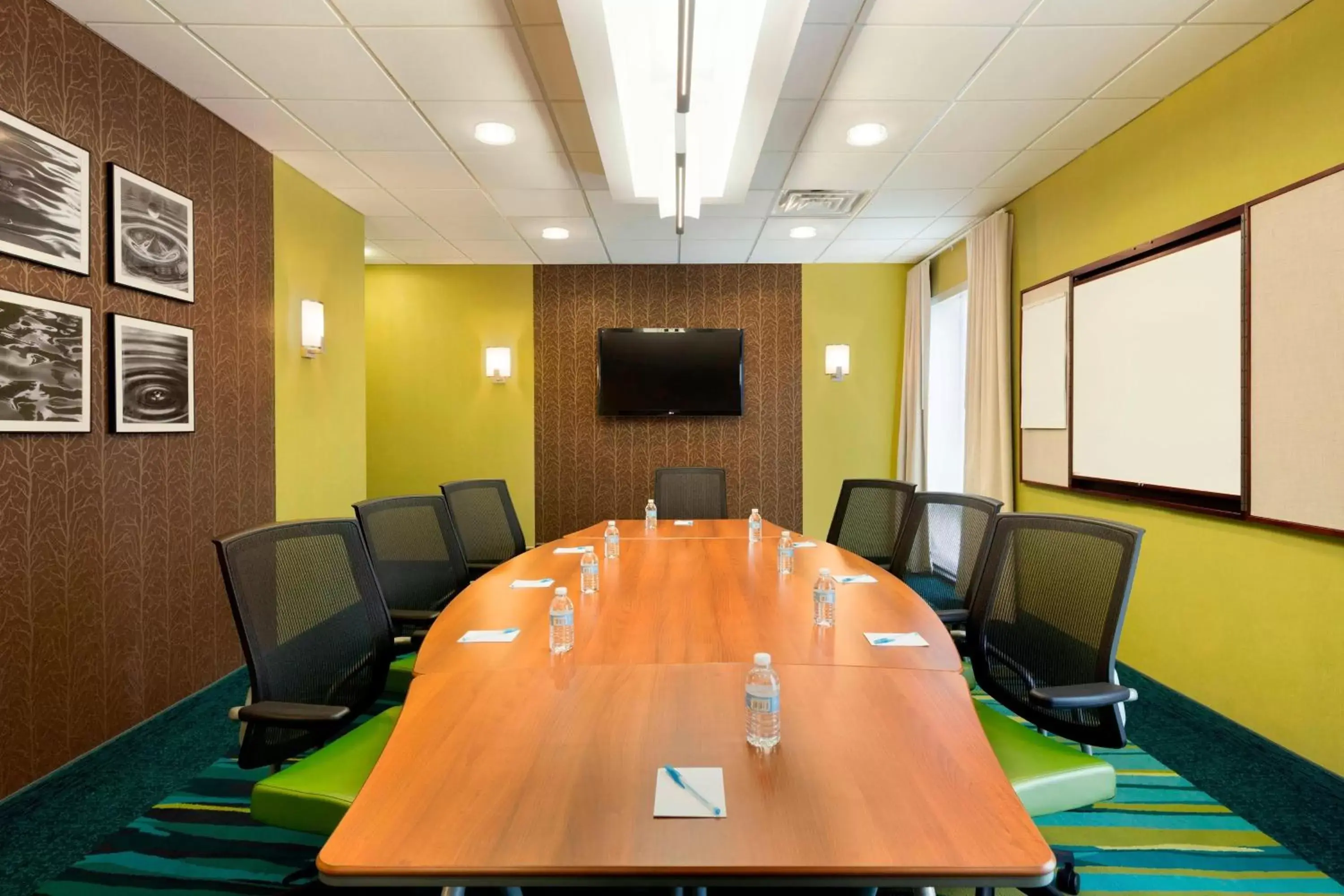 Meeting/conference room in SpringHill Suites by Marriott Philadelphia Langhorne