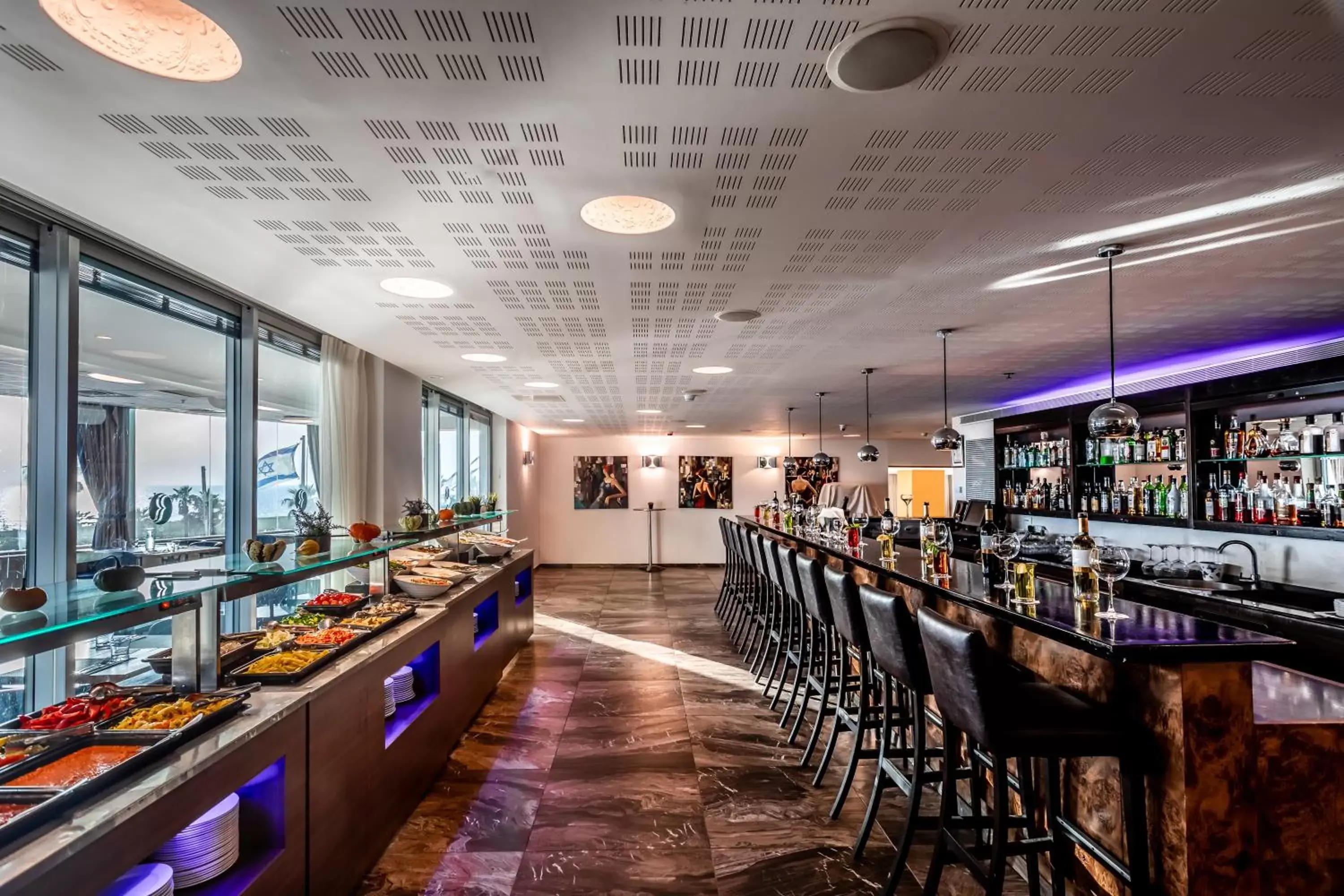 Restaurant/Places to Eat in Ramada Hotel & Suites by Wyndham Netanya