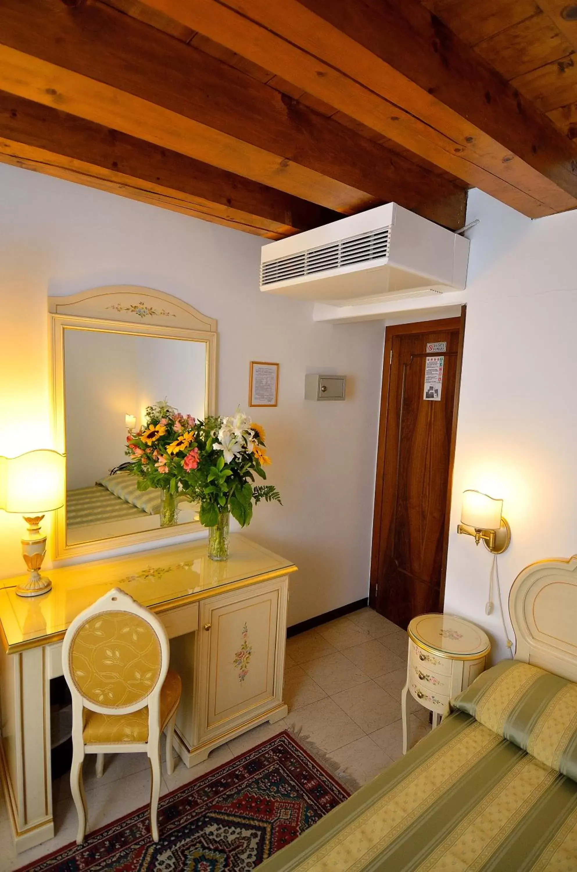 Seating area, Dining Area in Hotel Orion