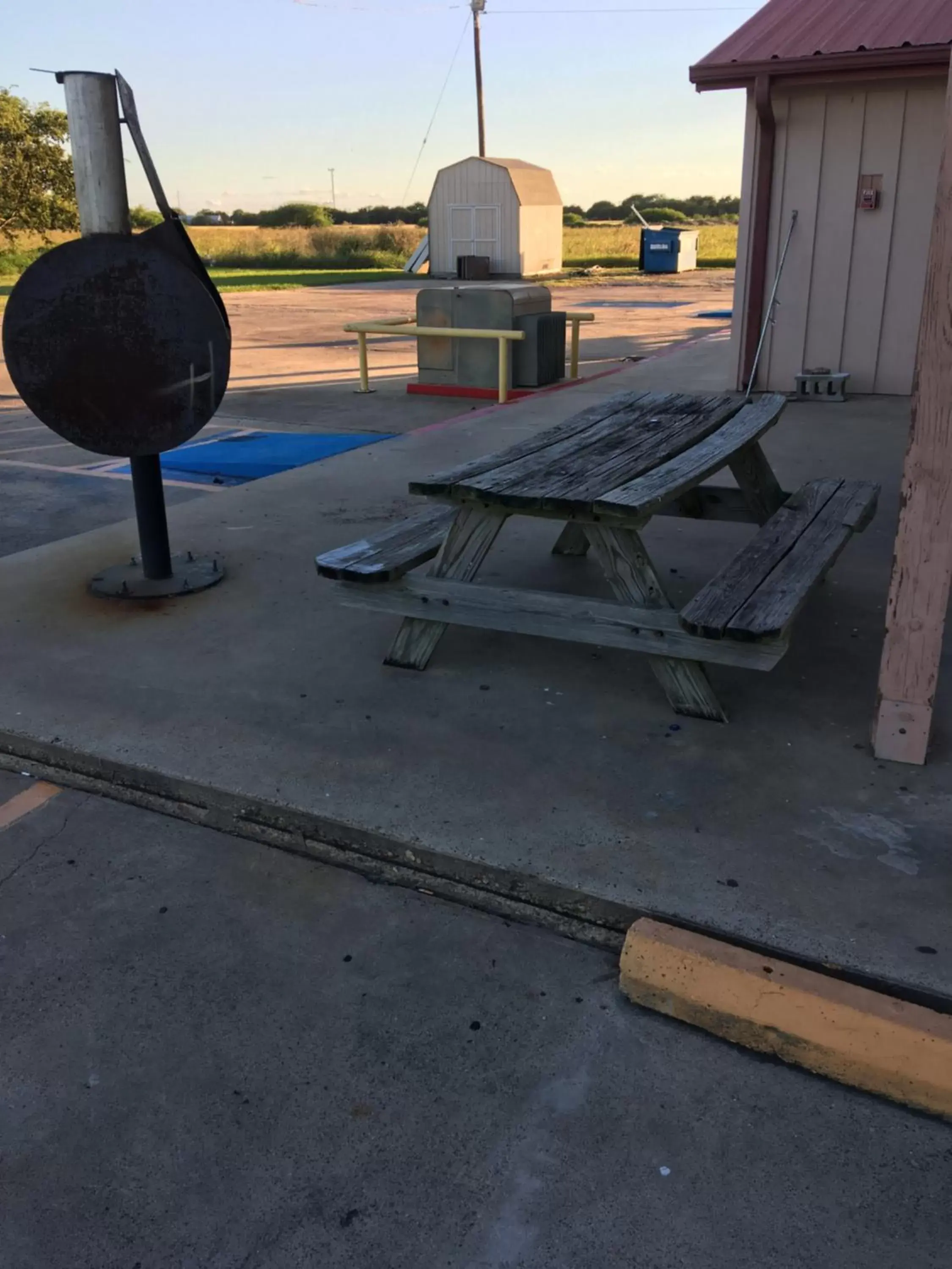 BBQ facilities in Chaparral Motel