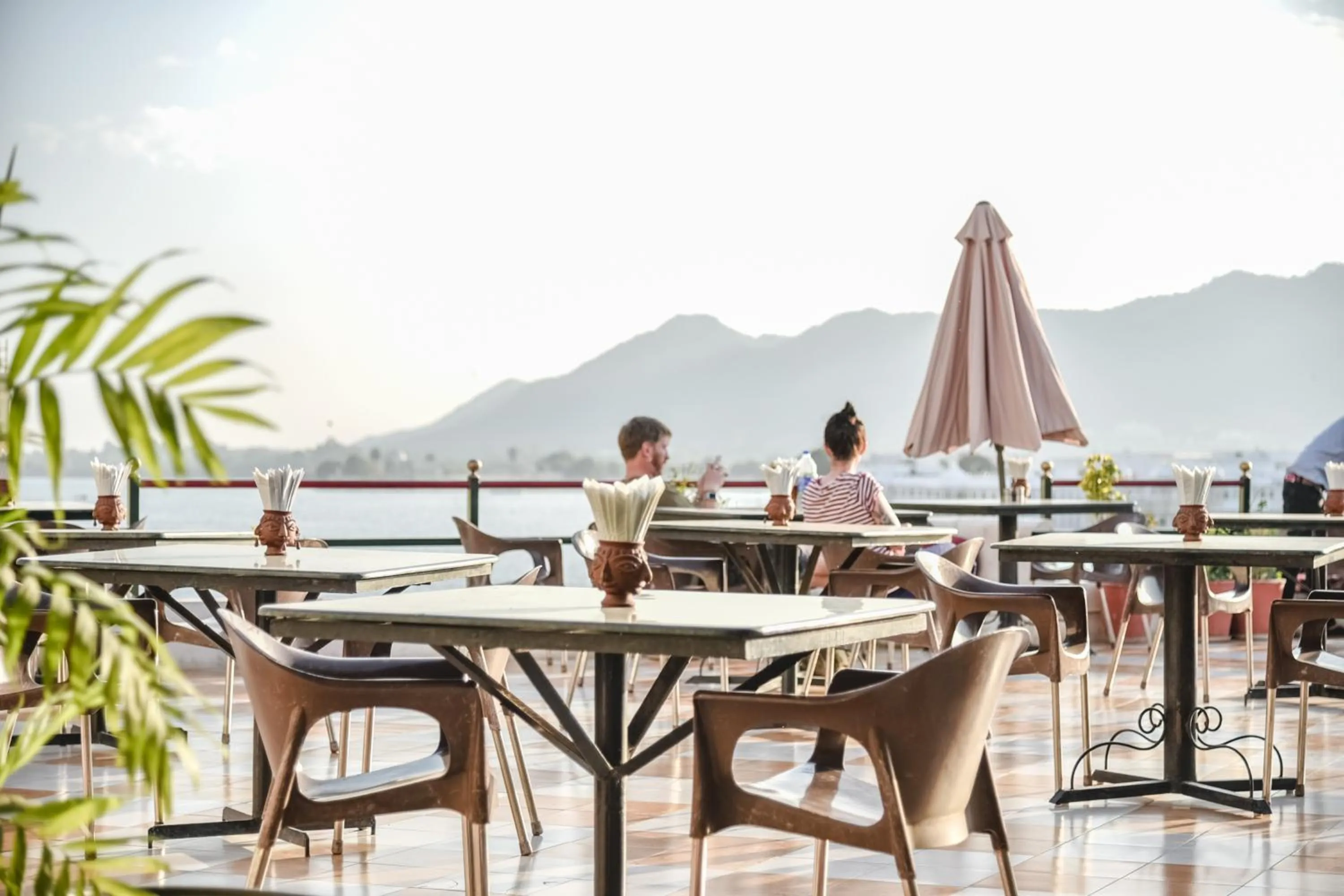 Restaurant/places to eat in Hotel Devraj Niwas on Lake Pichola