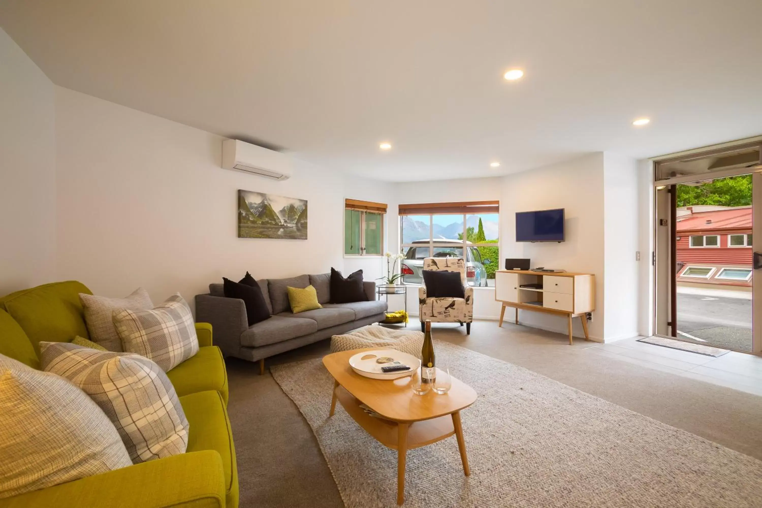 Living room, Seating Area in Cranbury Court Apartments