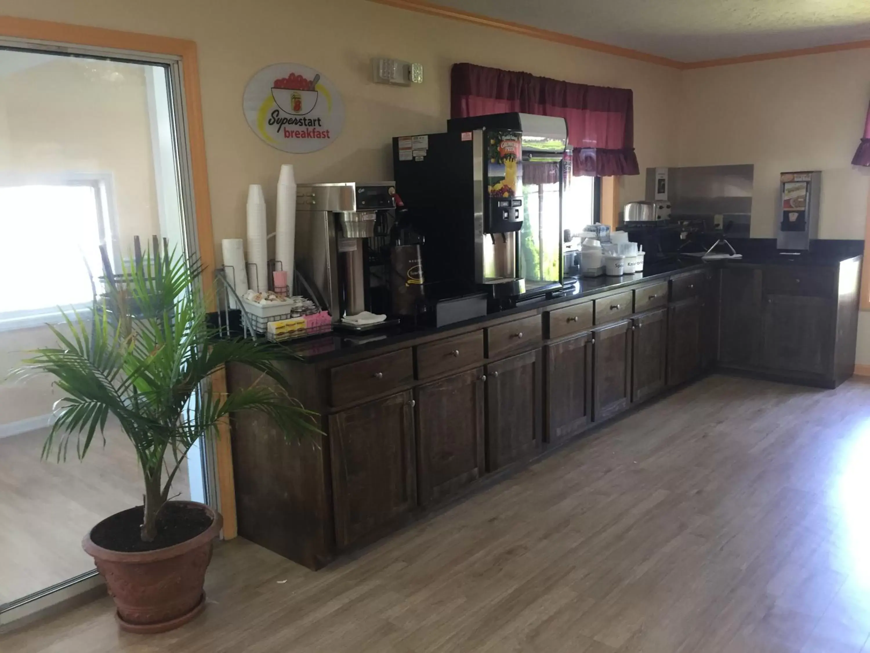 Coffee/tea facilities, Lobby/Reception in Super 8 by Wyndham Hillsville