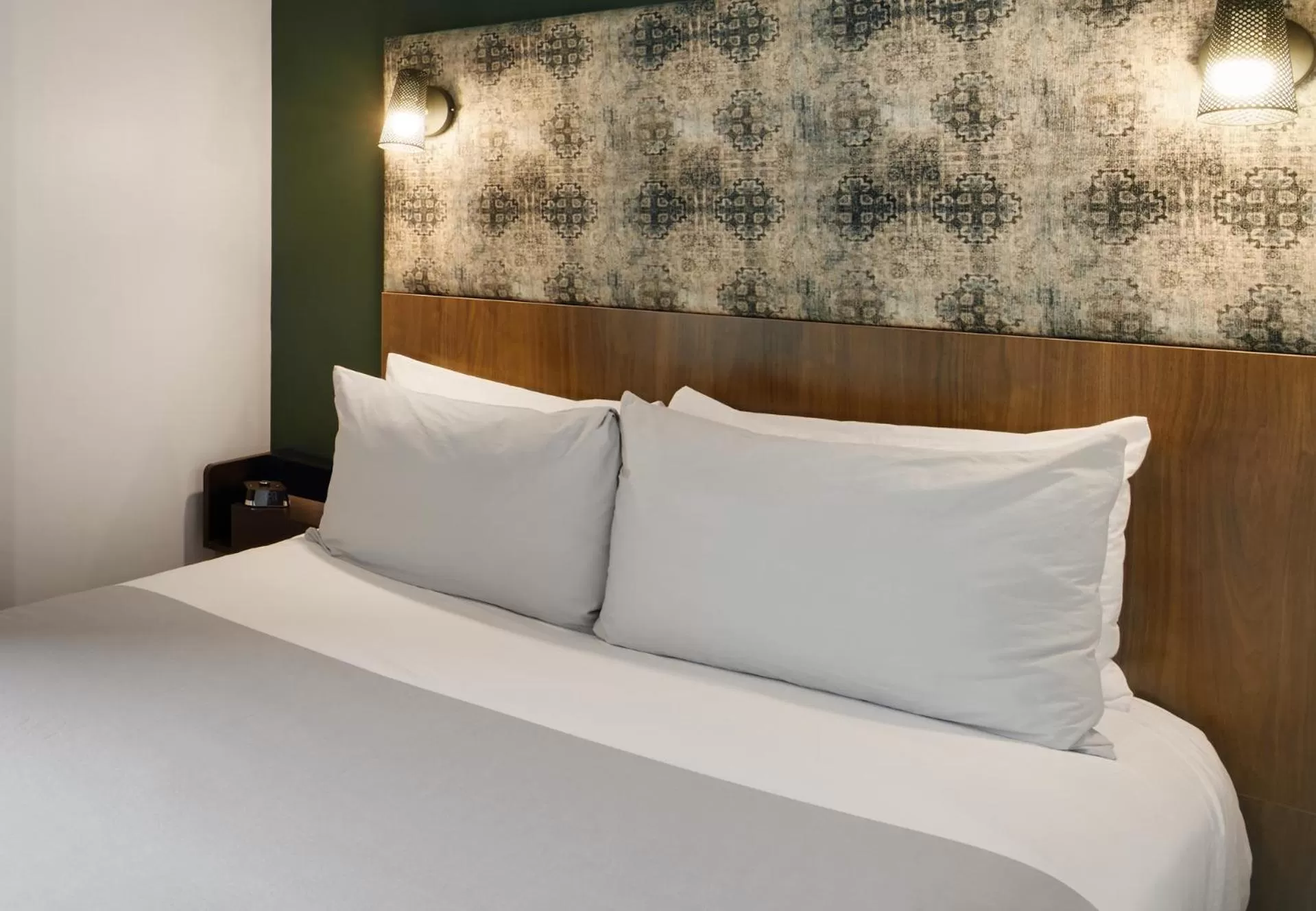 Bed in TRYP by Wyndham Pittsburgh/Lawrenceville