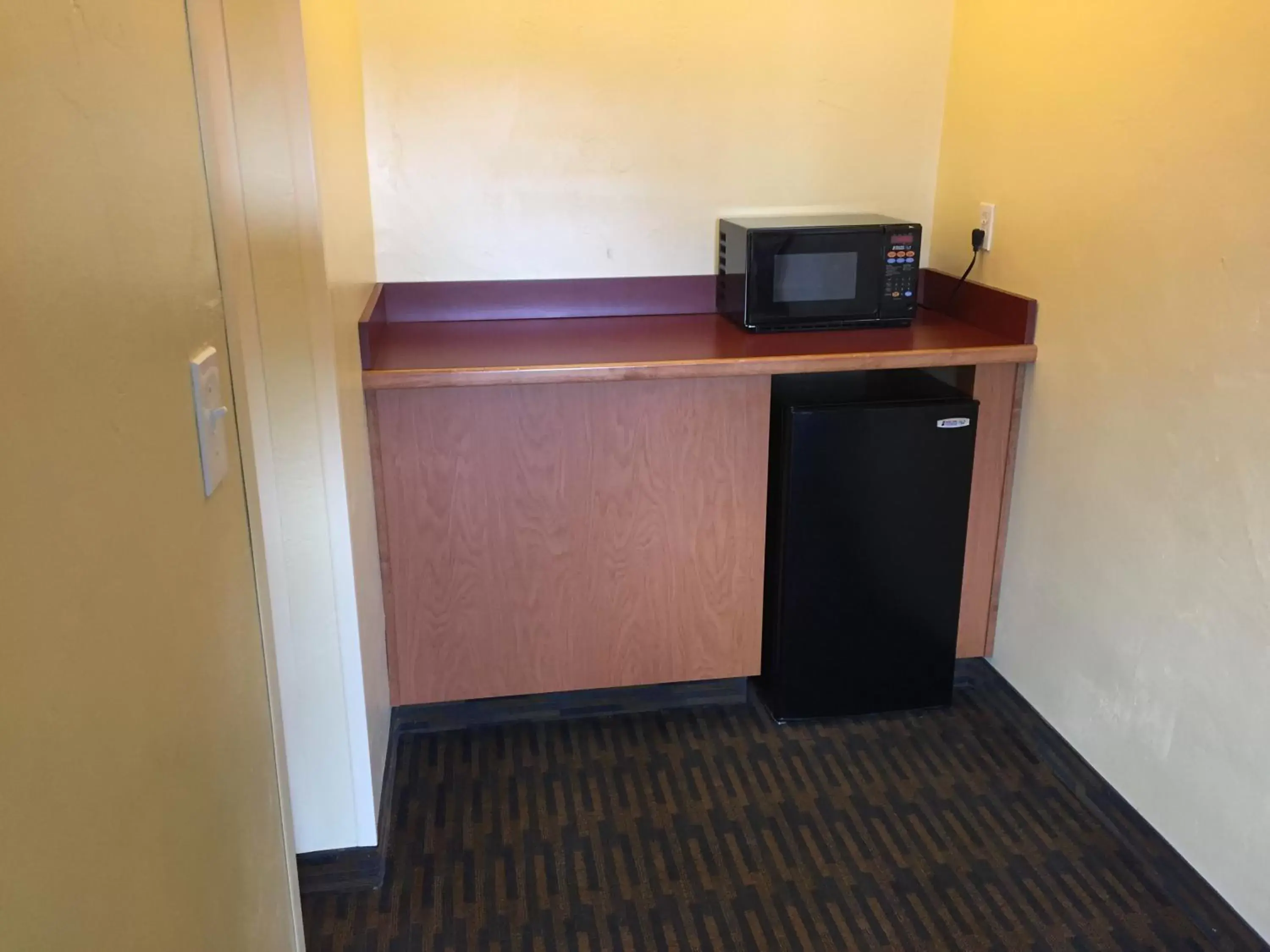 Other, TV/Entertainment Center in Howard Johnson by Wyndham San Diego Sea World