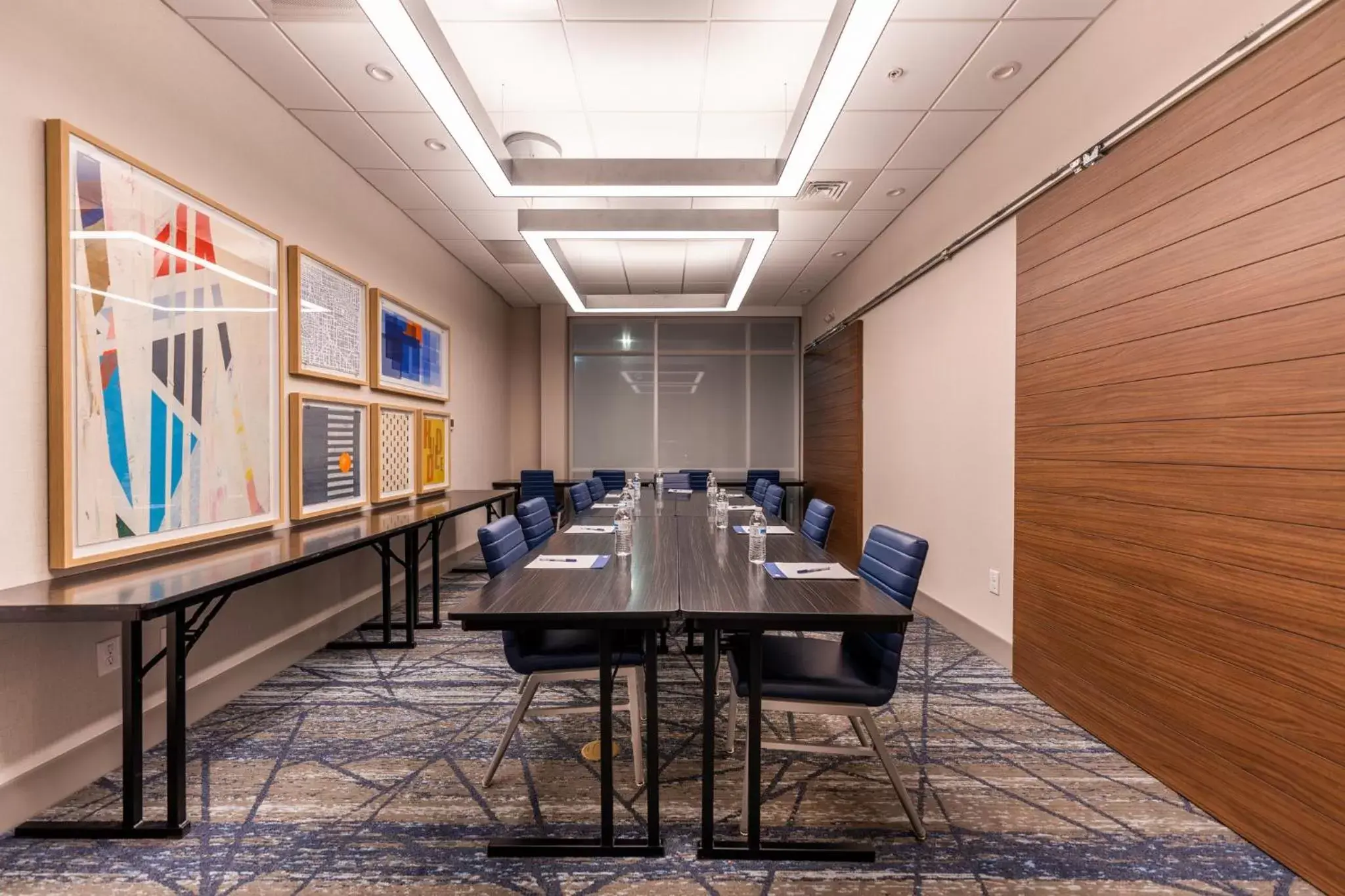 Meeting/conference room in Holiday Inn Express & Suites Charlottesville, an IHG Hotel