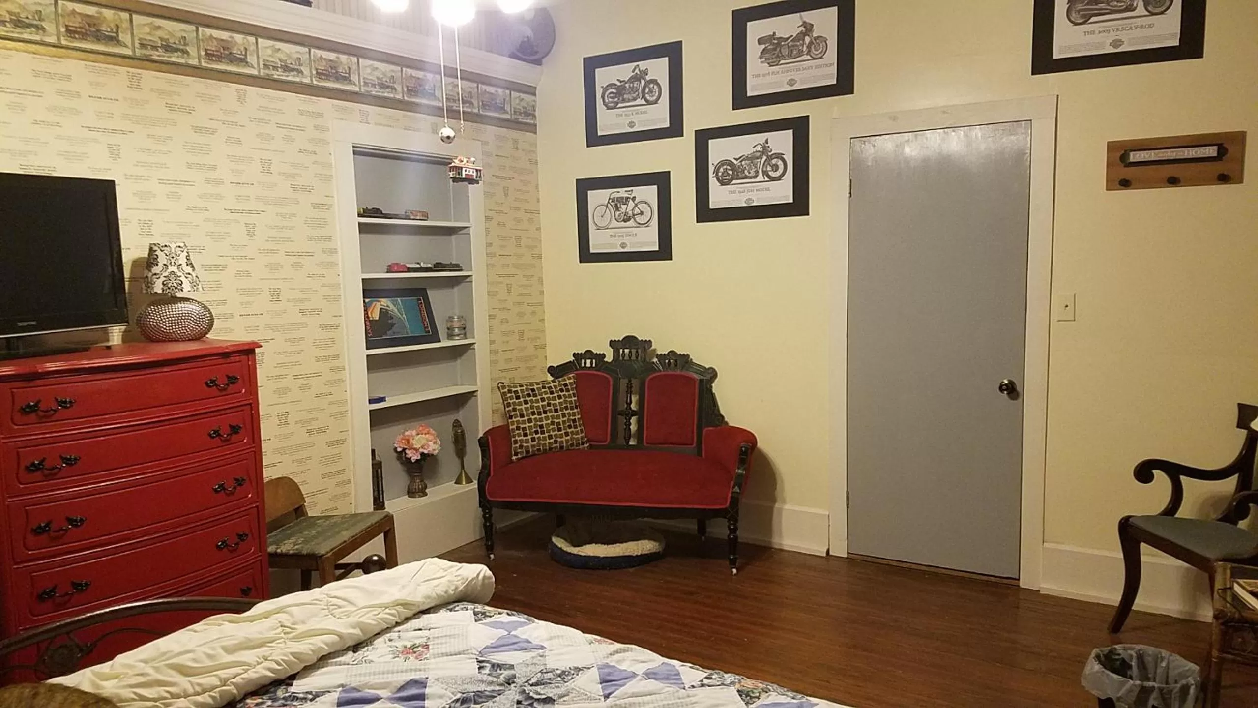 Photo of the whole room, Seating Area in 1890 Karcher Haus