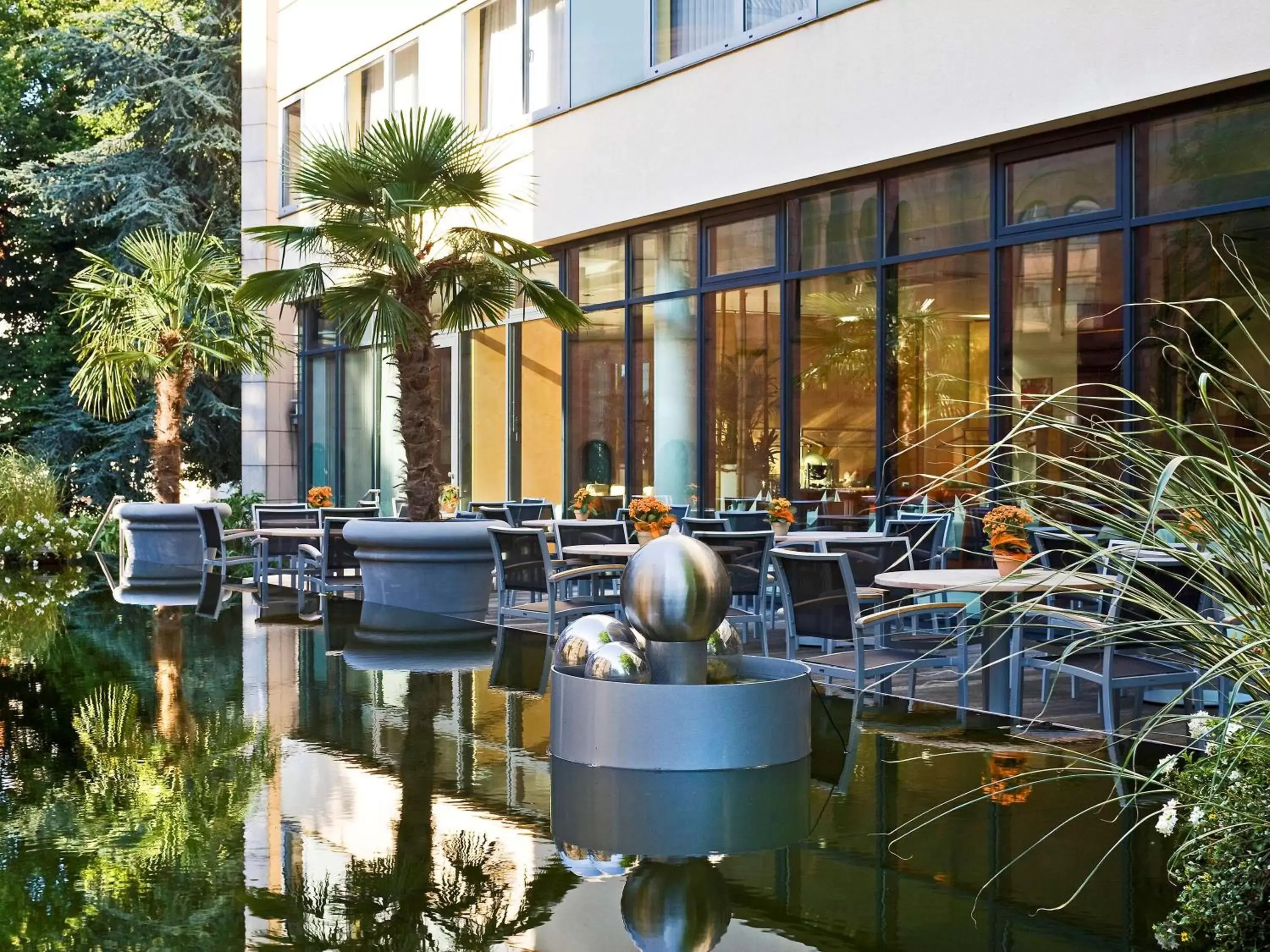 Lounge or bar in Mercure Hotel Plaza Essen