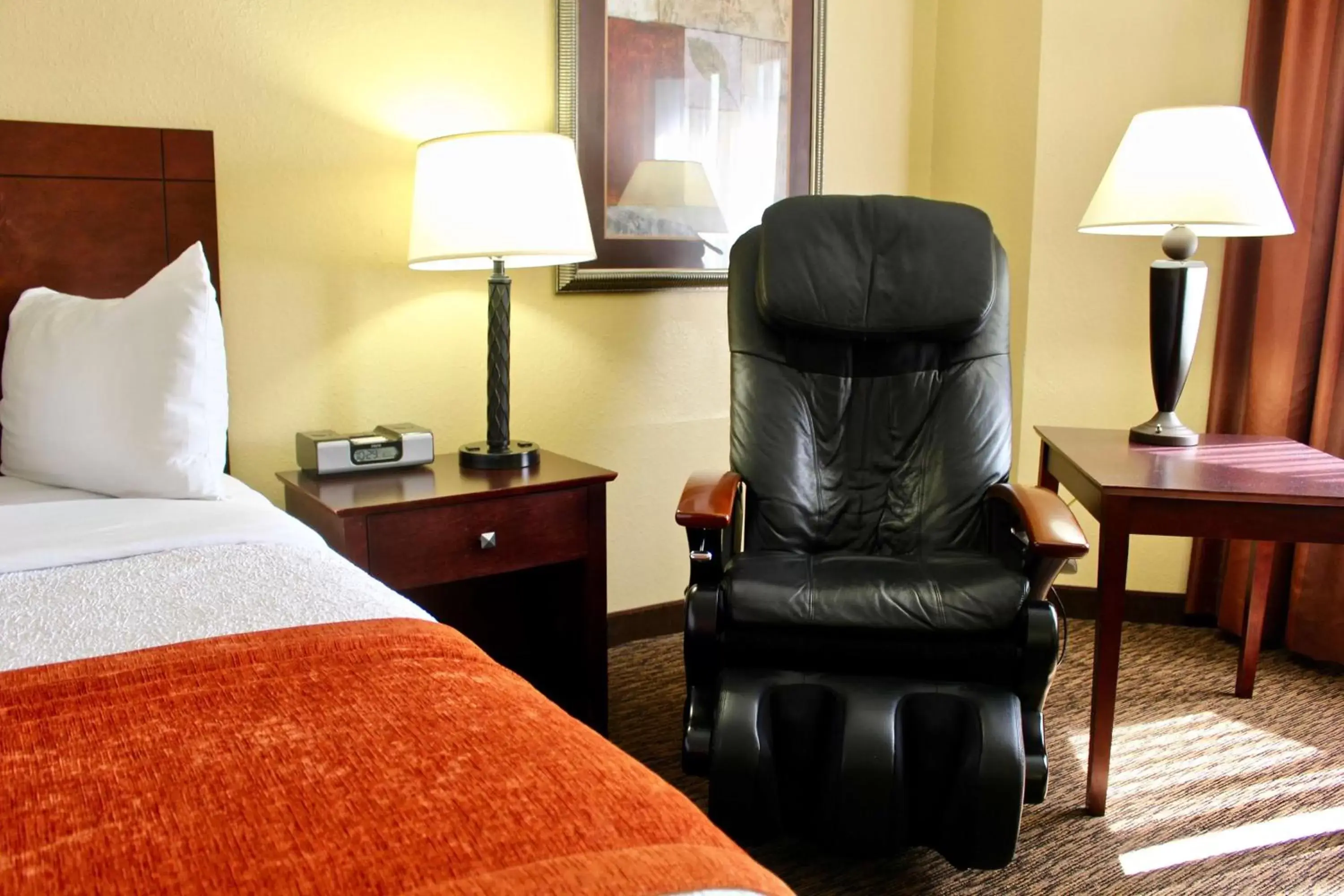 Photo of the whole room, Bed in Best Western Plus Dakota Ridge