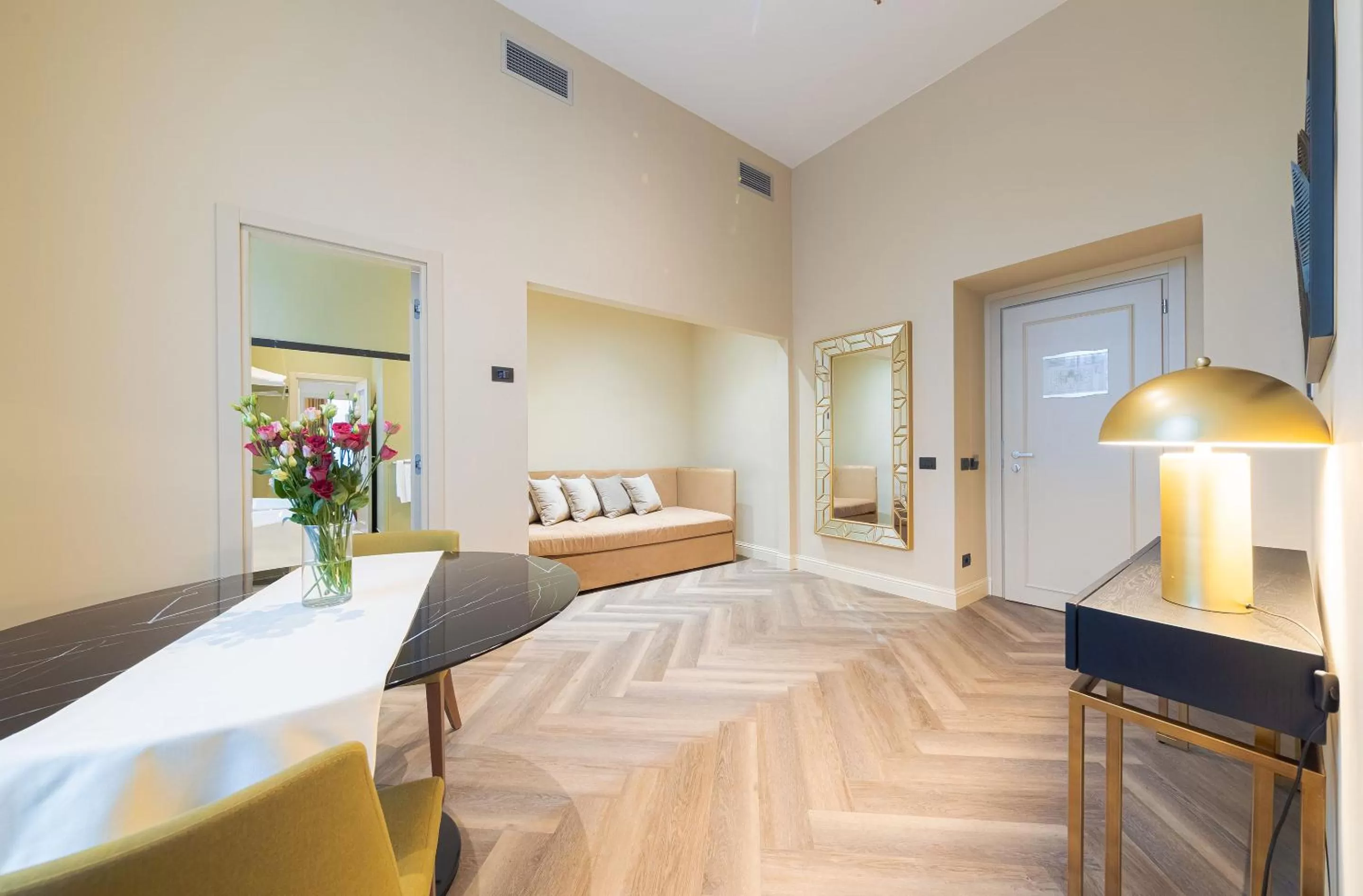 Photo of the whole room, Bed in Hotel Astoria