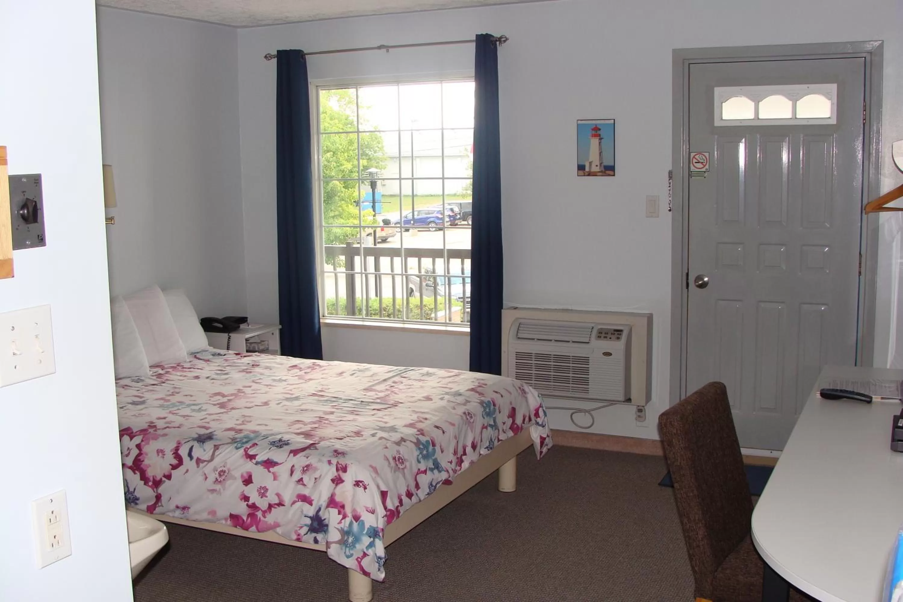 Decorative detail, Bed in Leisure Inn