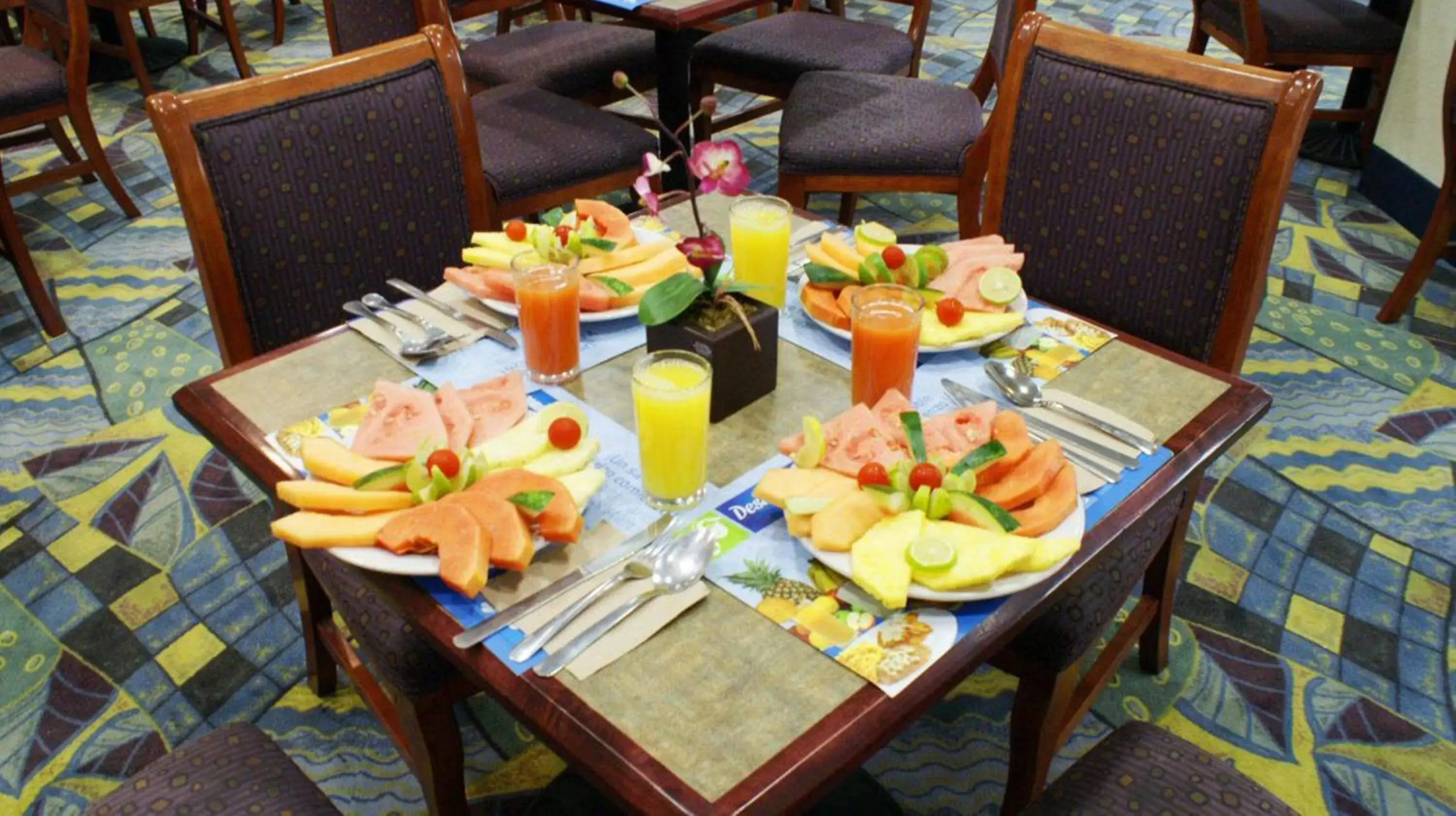 Breakfast, Restaurant/Places to Eat in Holiday Inn Express & Suites Toluca Zona Aeropuerto, an IHG Hotel