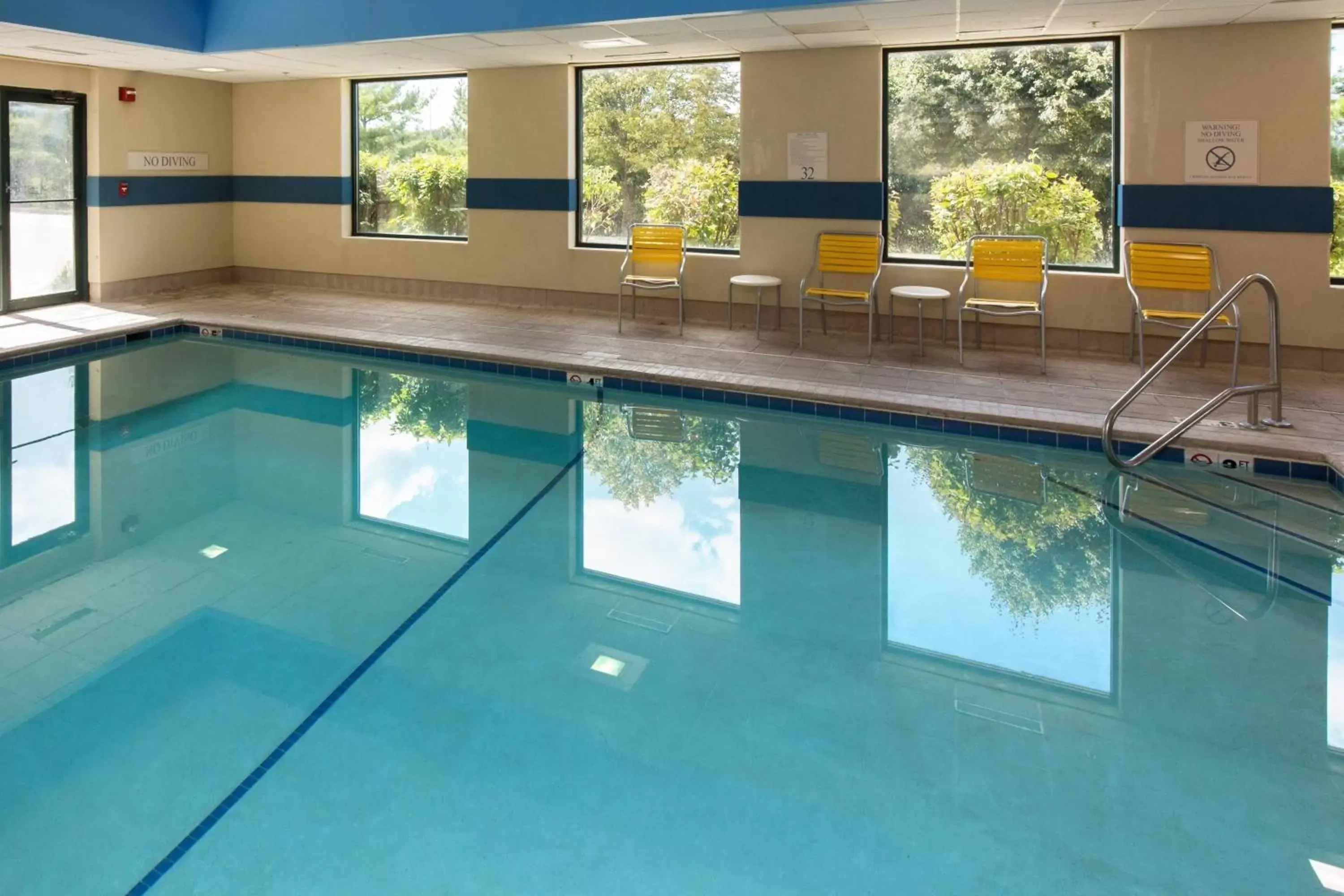 Swimming Pool in Fairfield Inn & Suites Des Moines West