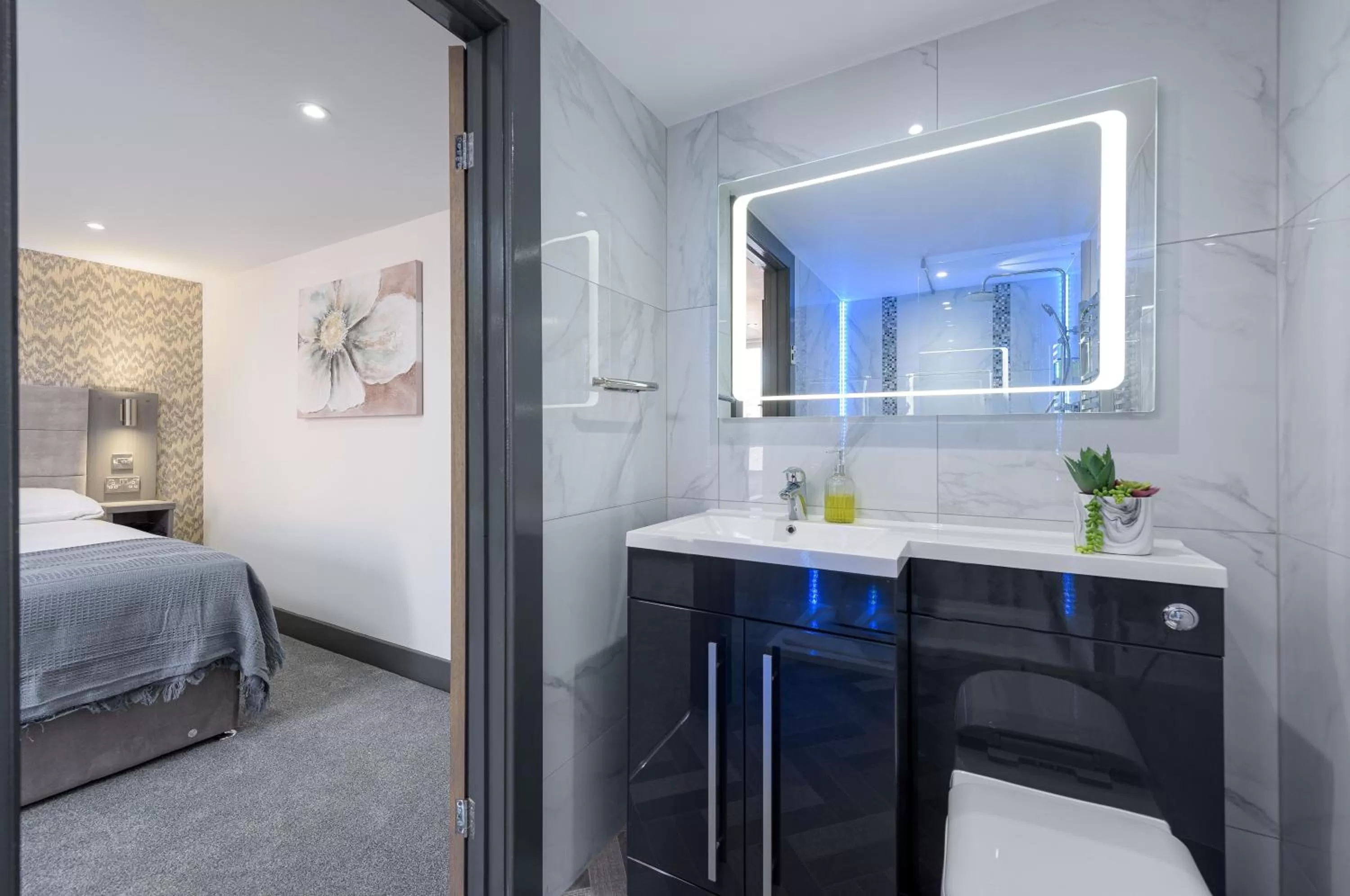 Bathroom, Bed in The Stanley Hotel