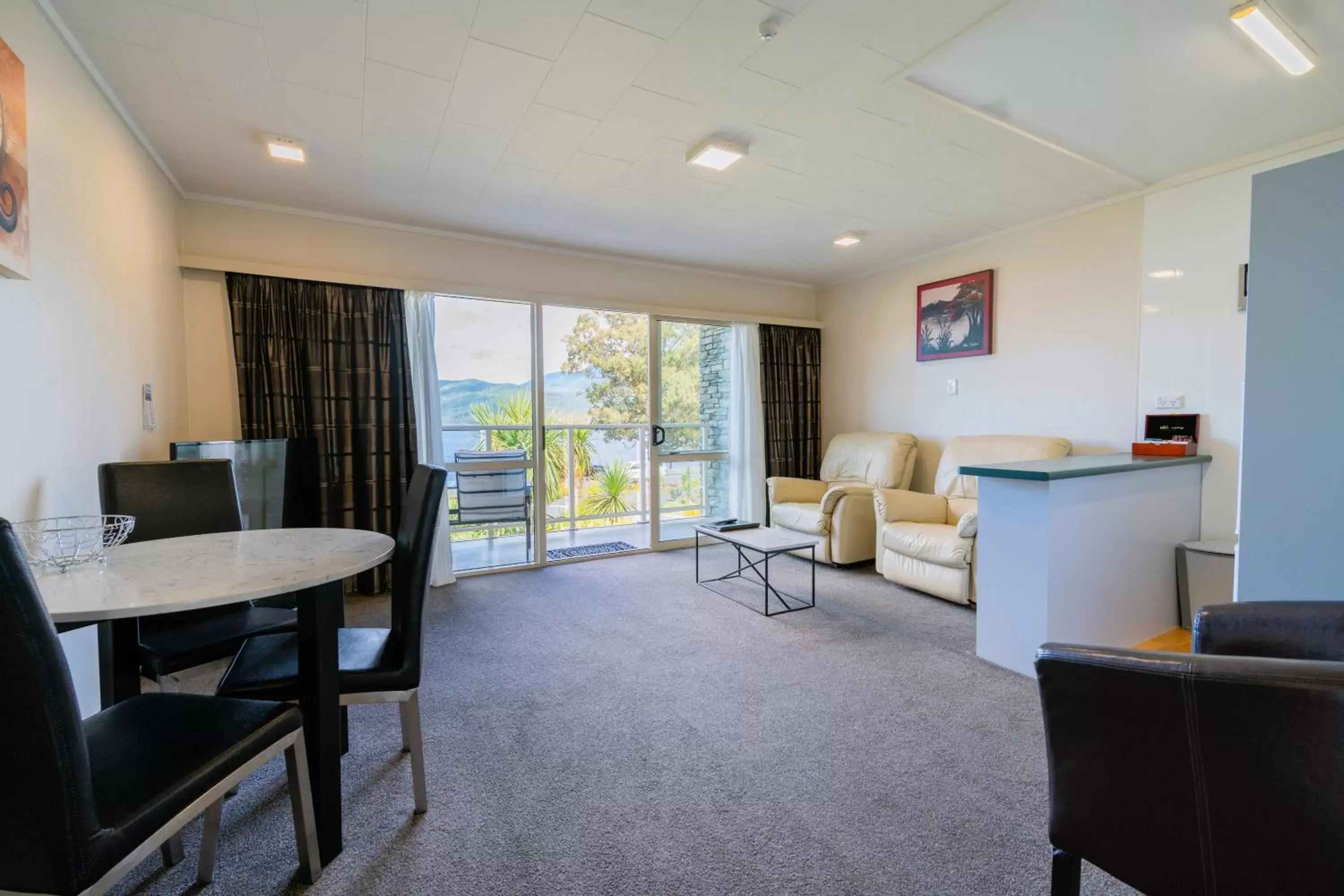 Dining area, Seating Area in Fiordland Lakeview Motel and Apartments