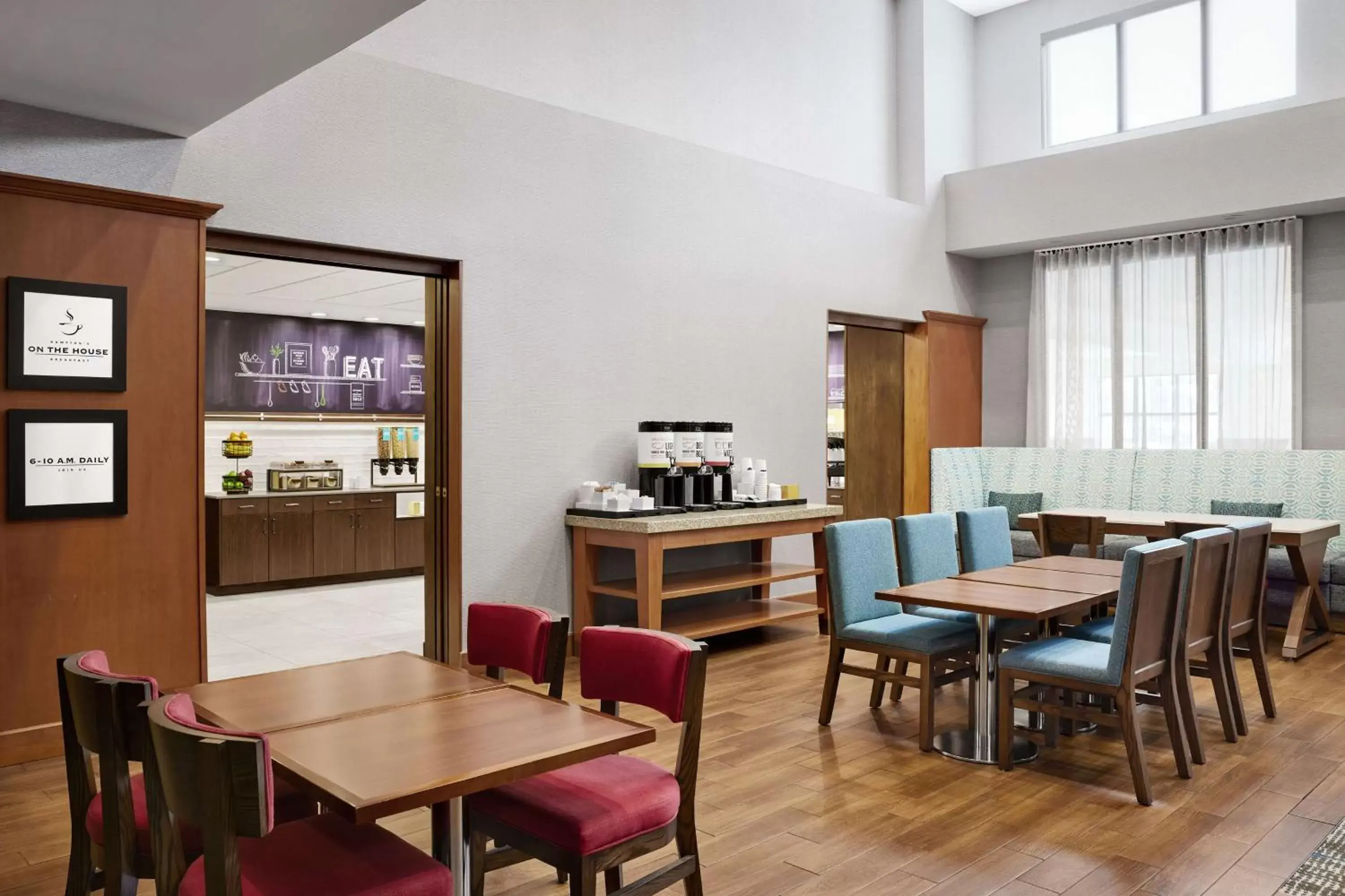 Breakfast in Hampton Inn & Suites West Haven Breakfast in Hampton Inn & Suites West Haven