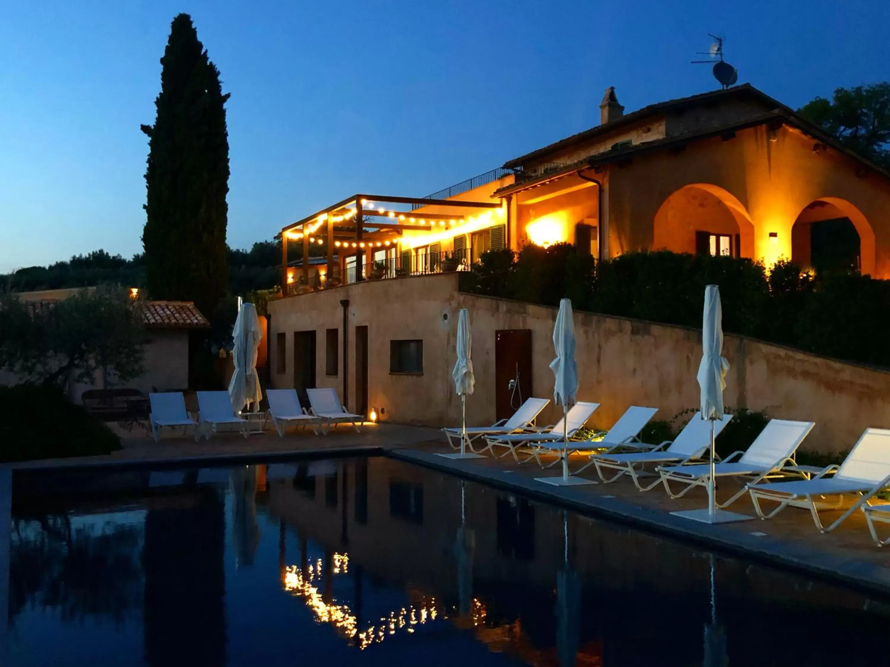 Swimming pool, Property Building in La Quercetta