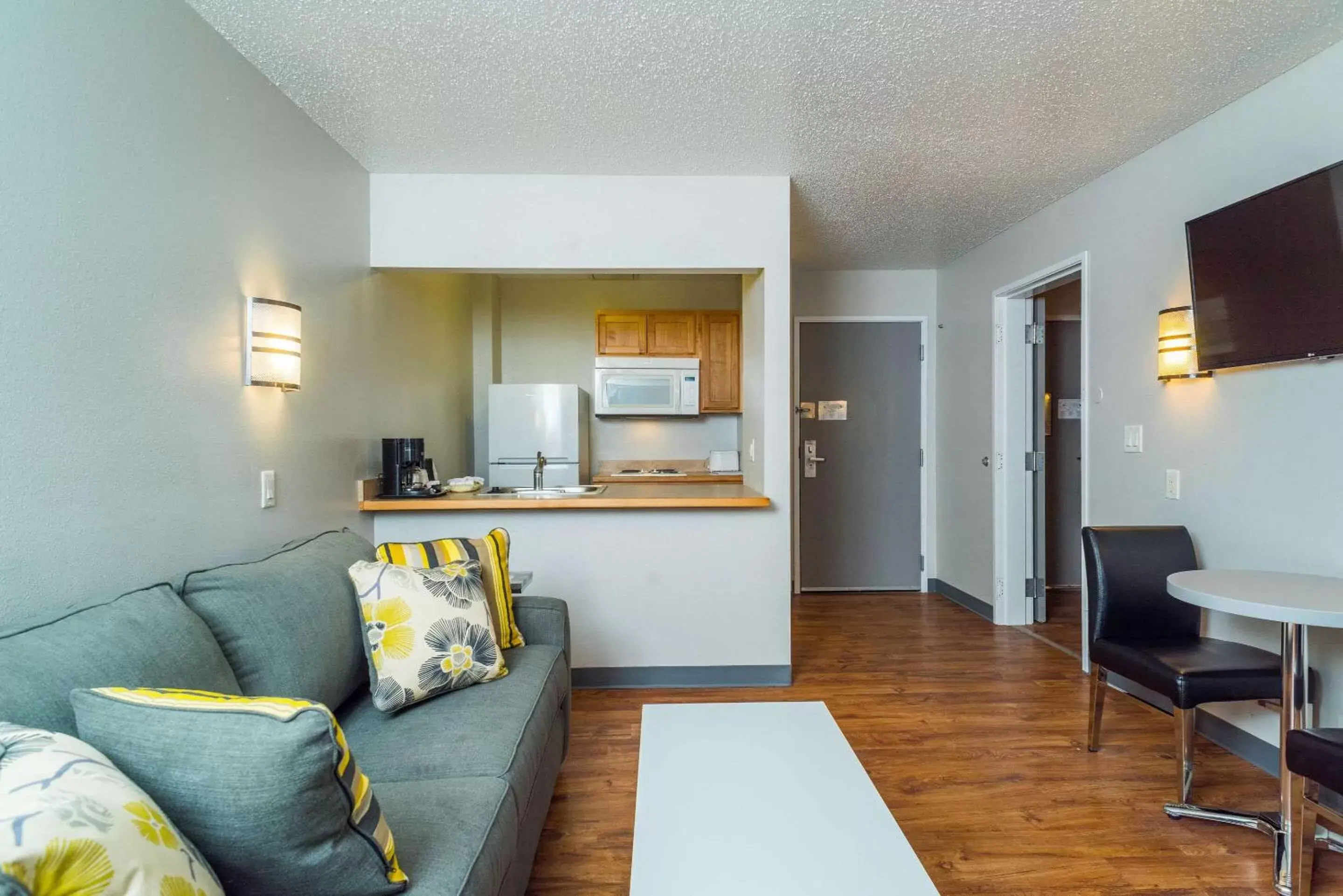 Photo of the whole room, Kitchen/Kitchenette in Studio Z, Ascend Hotel Collection