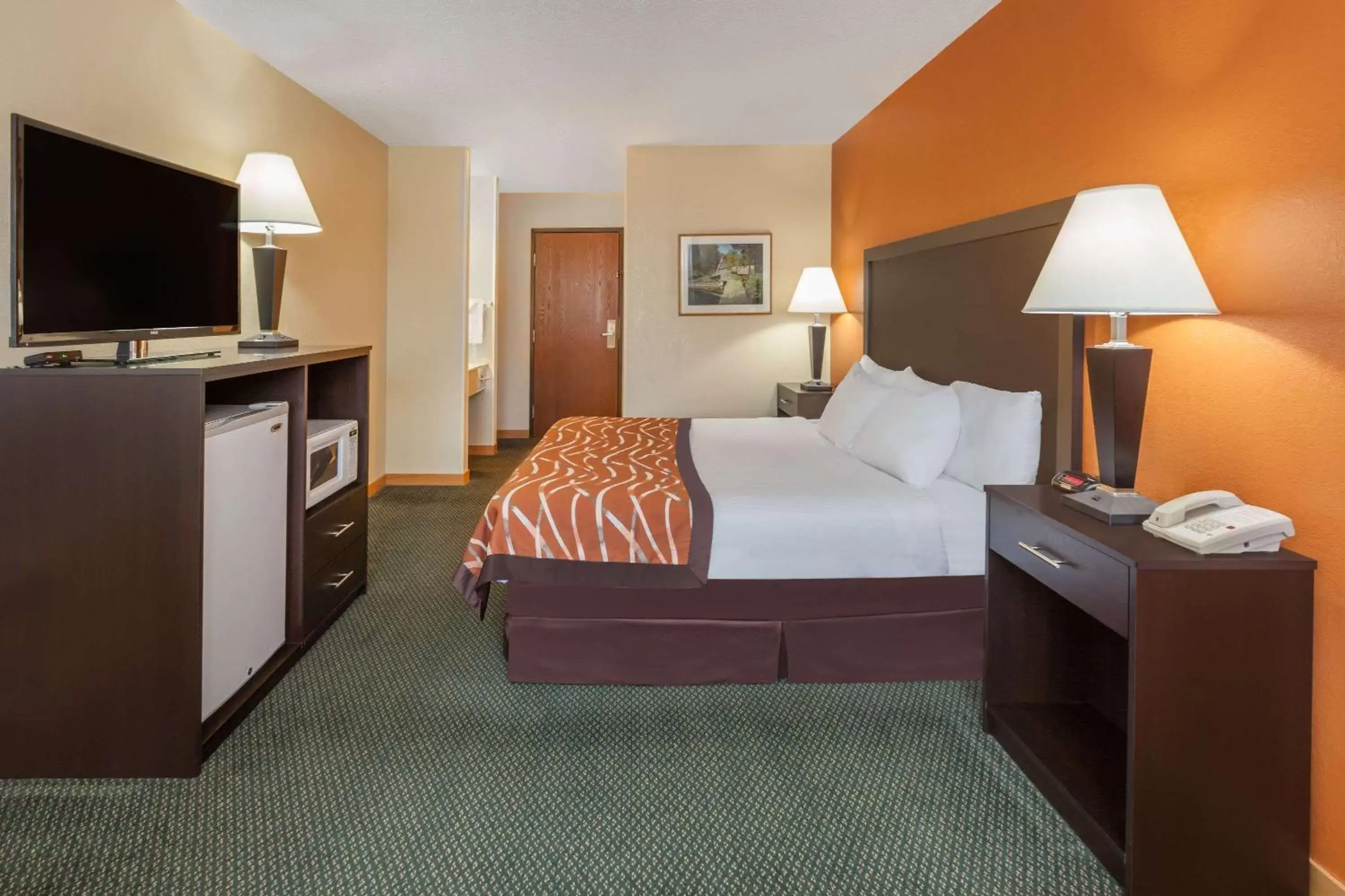 Photo of the whole room, Bed in Baymont by Wyndham Midland