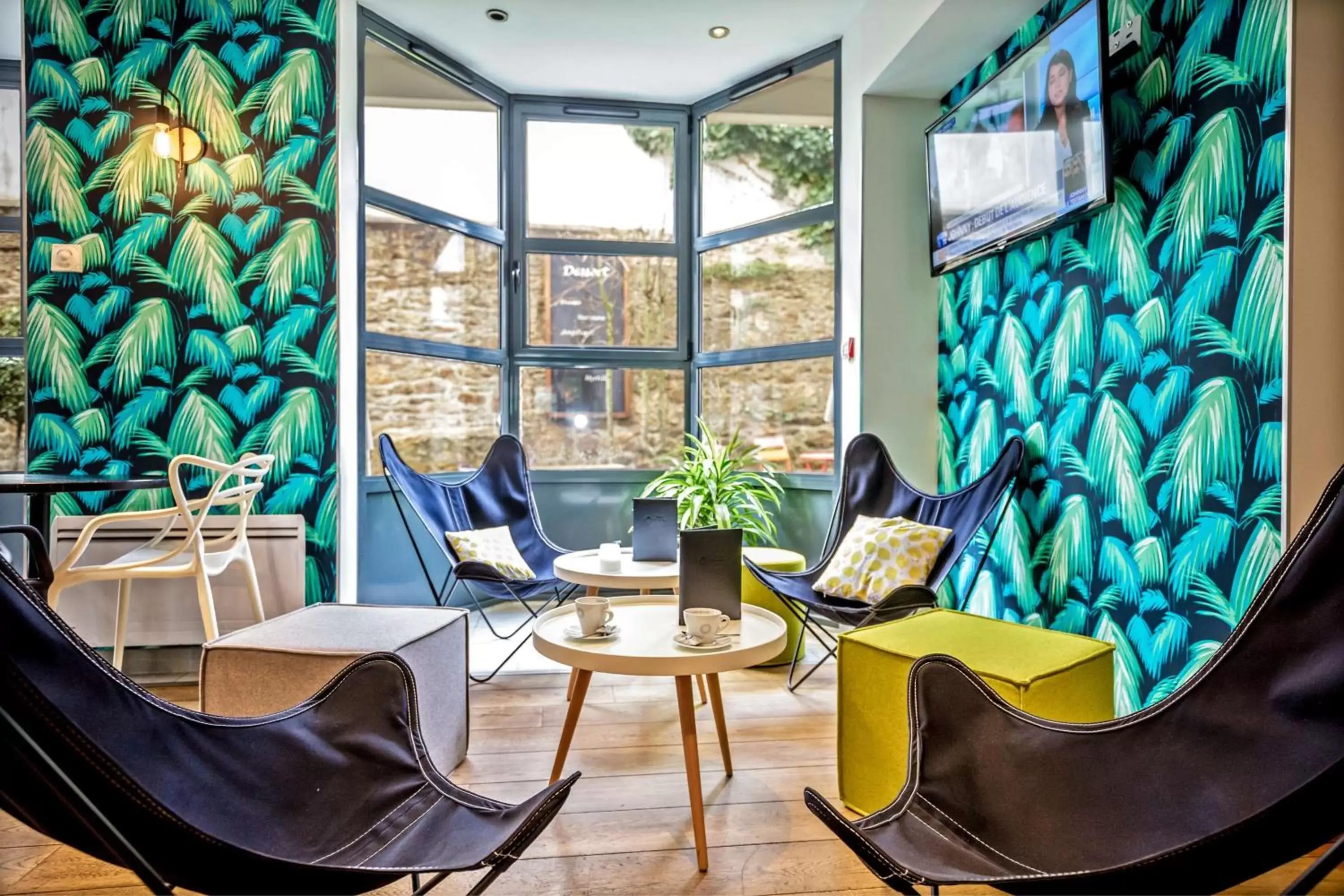 Lounge or bar, Seating Area in Best Western Plus Hôtel Vannes Centre Ville