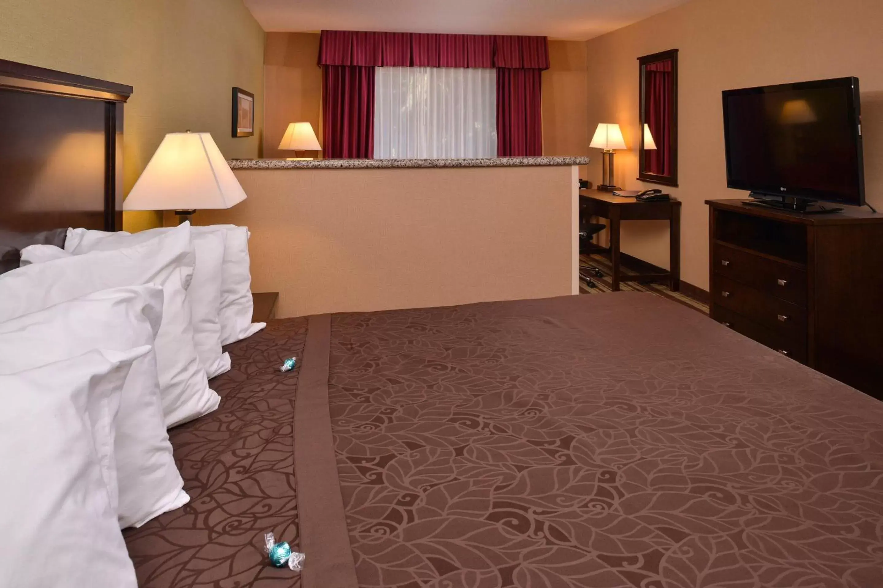 Photo of the whole room, Bed in Best Western Wilsonville Inn & Suites