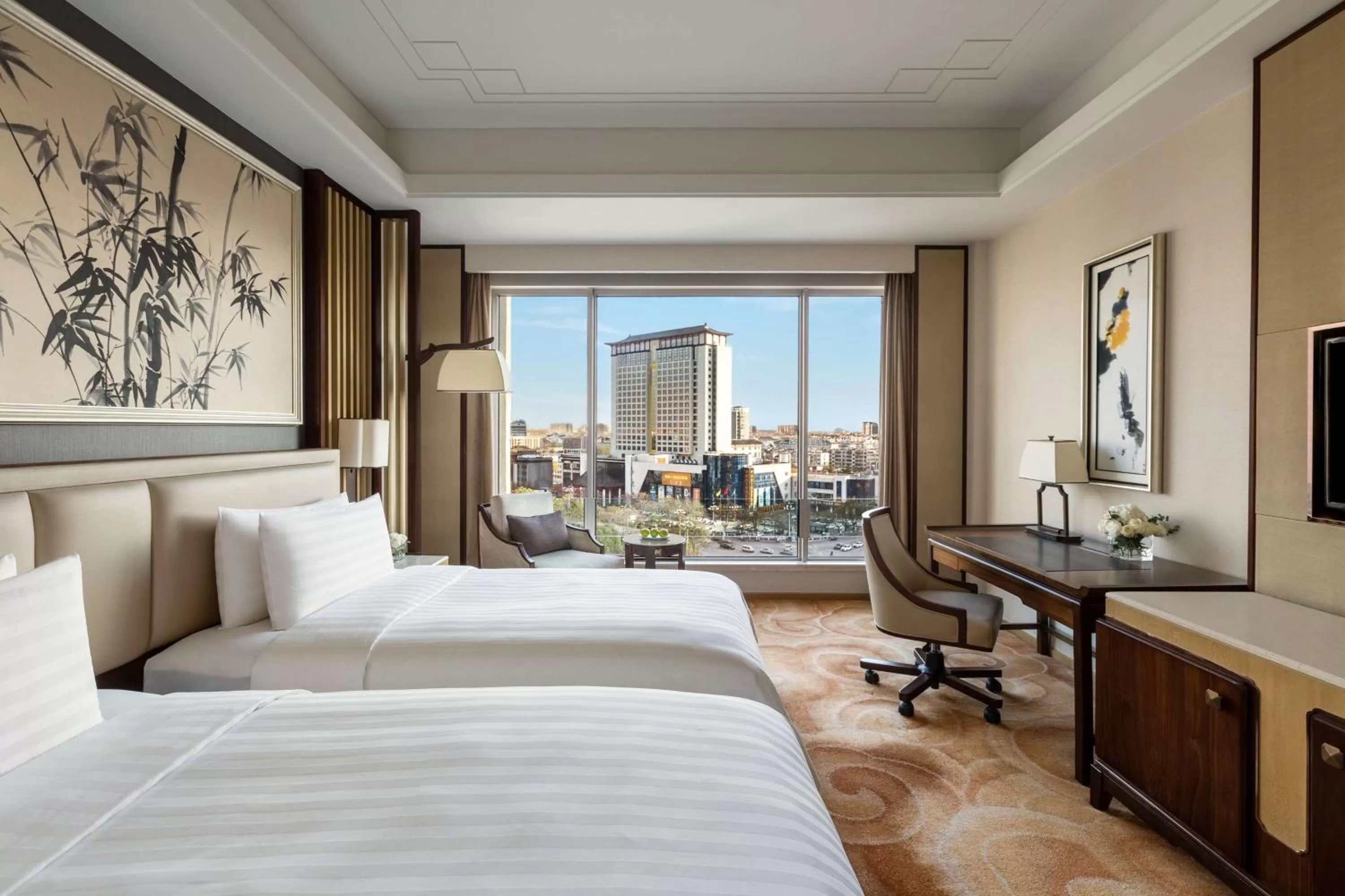 Photo of the whole room, Bed in Shangri-La Qufu