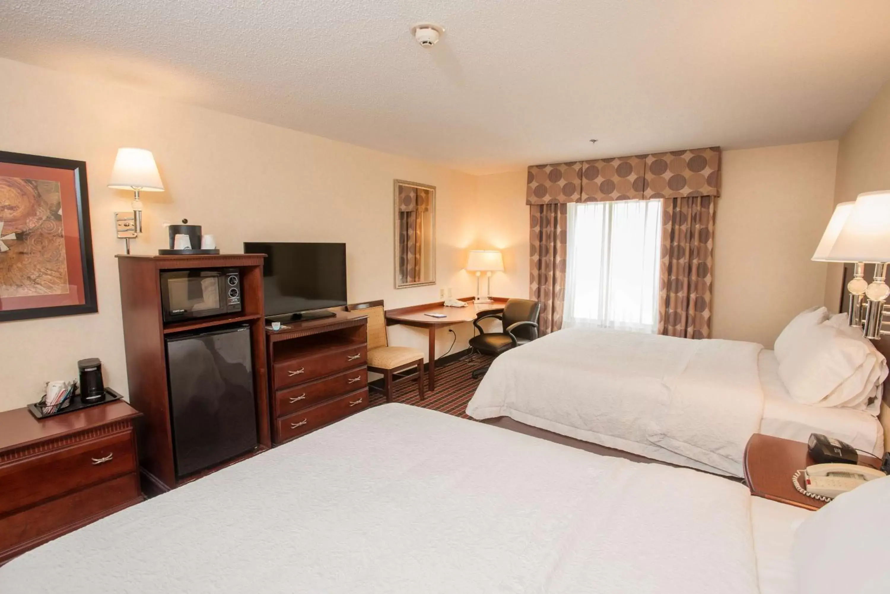 Bedroom, Bed in Hampton Inn & Suites Dayton-Airport