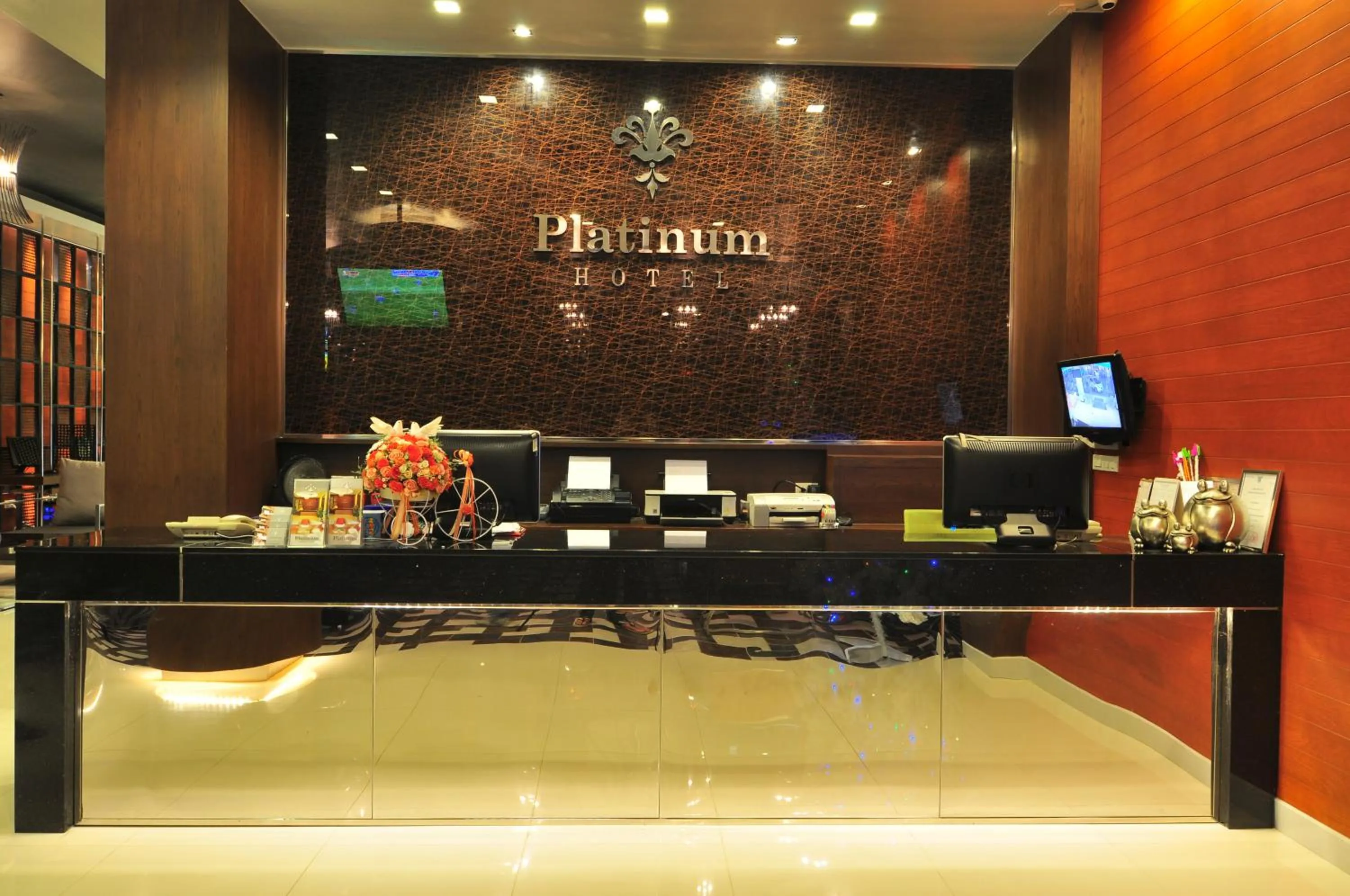 Lobby or reception in Platinum Hotel and Apartments