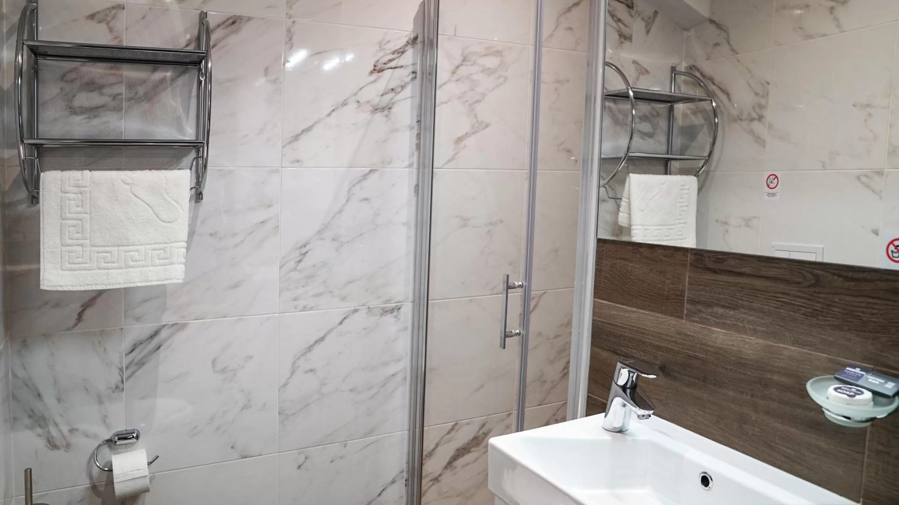 Shower in Hotel Premium