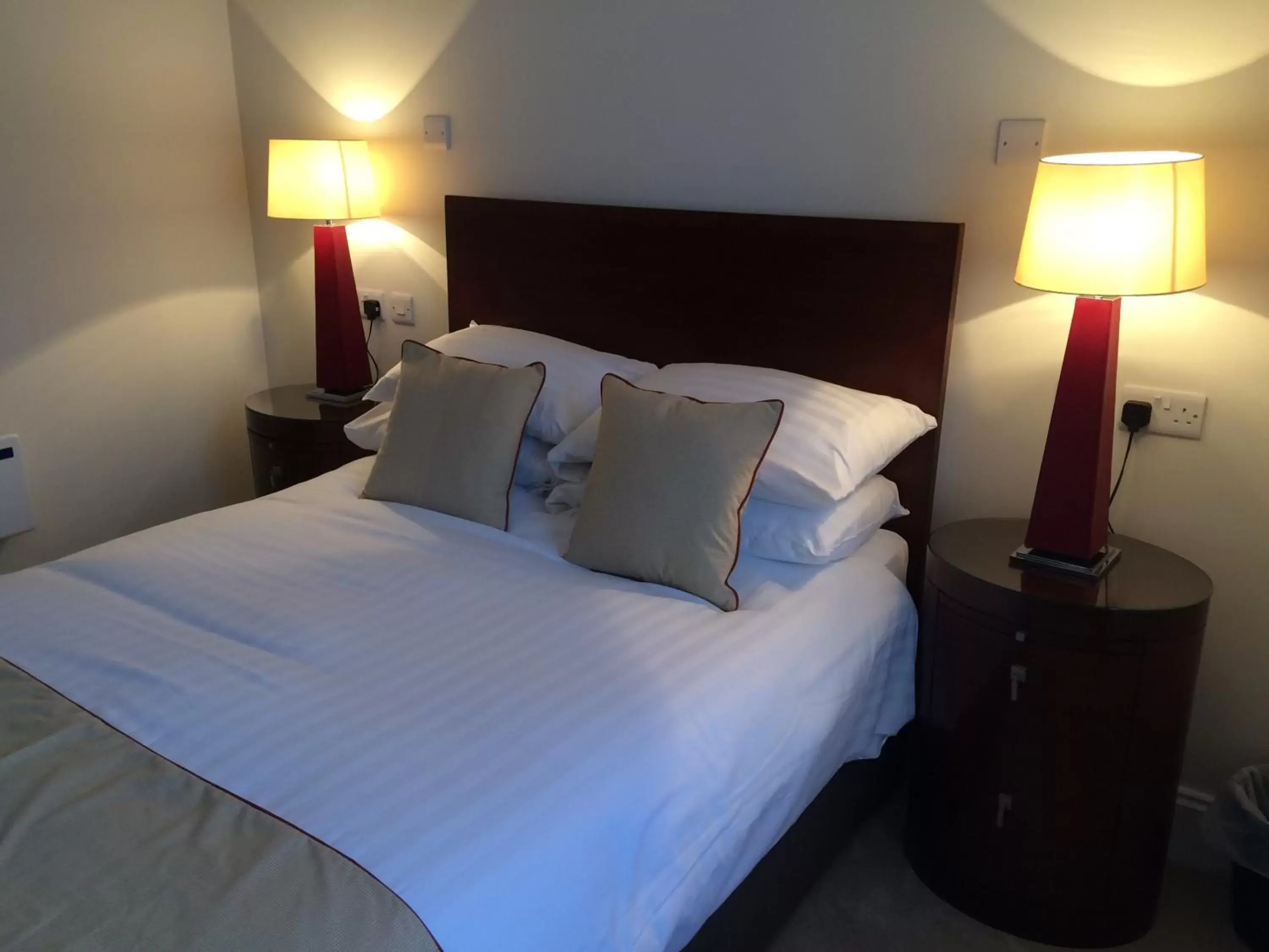 Bedroom, Bed in Kings Park Hotel