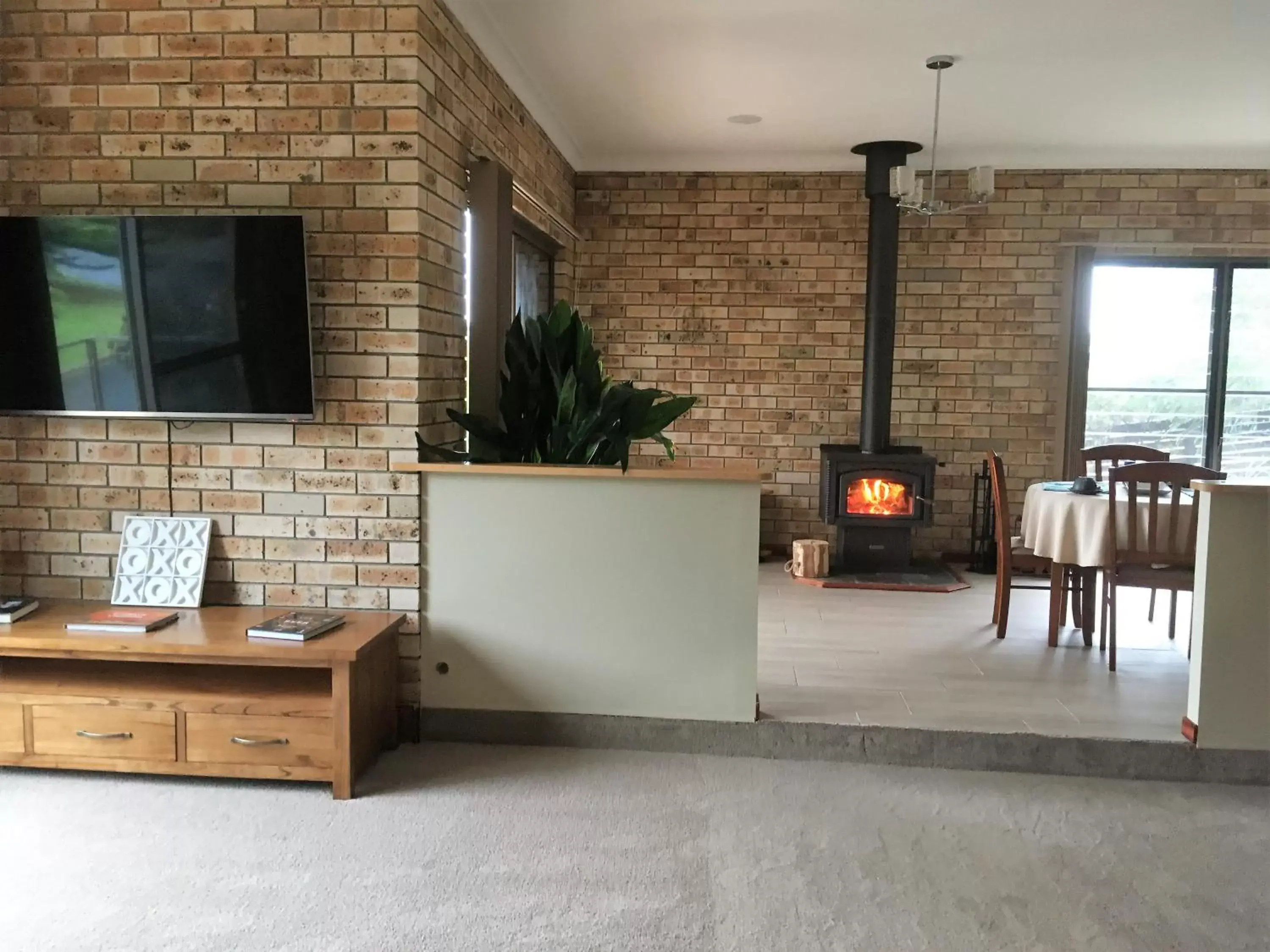 Communal lounge/ TV room in Riverside Rest Nambucca Heads