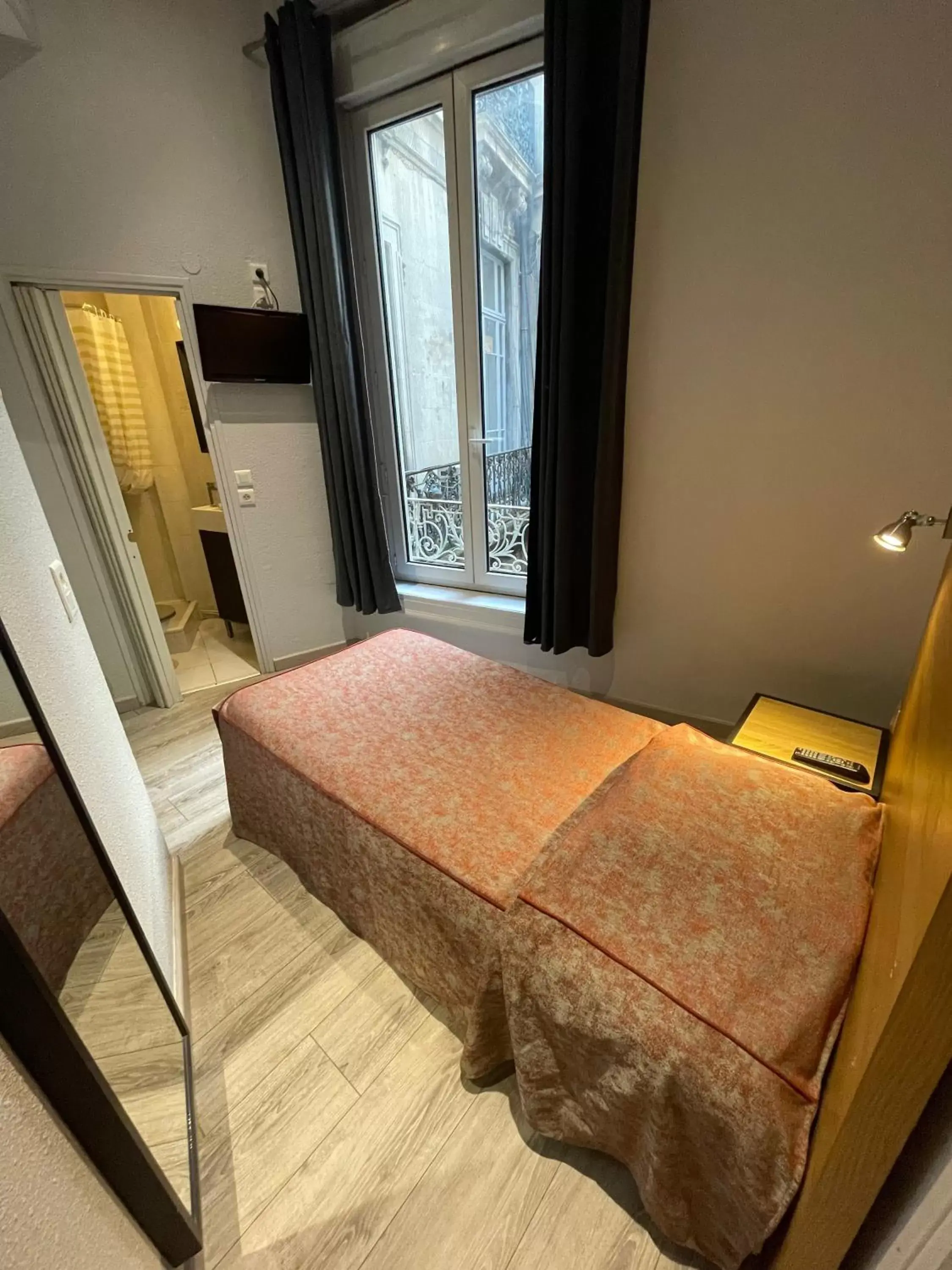 Bed in Hotel de La Comédie