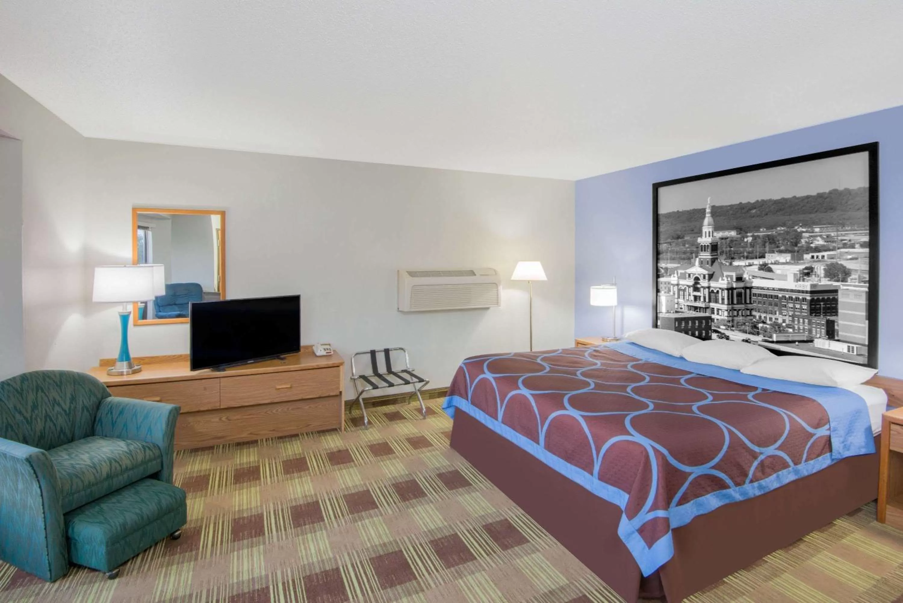 Photo of the whole room, Bed in Super 8 by Wyndham Toledo