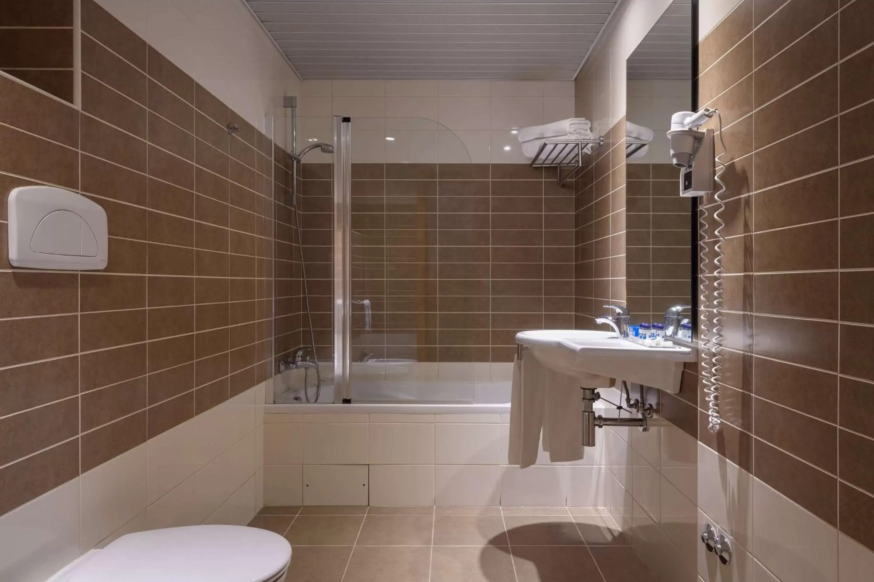 Bathroom in TRYP by Wyndham Porto Centro Hotel