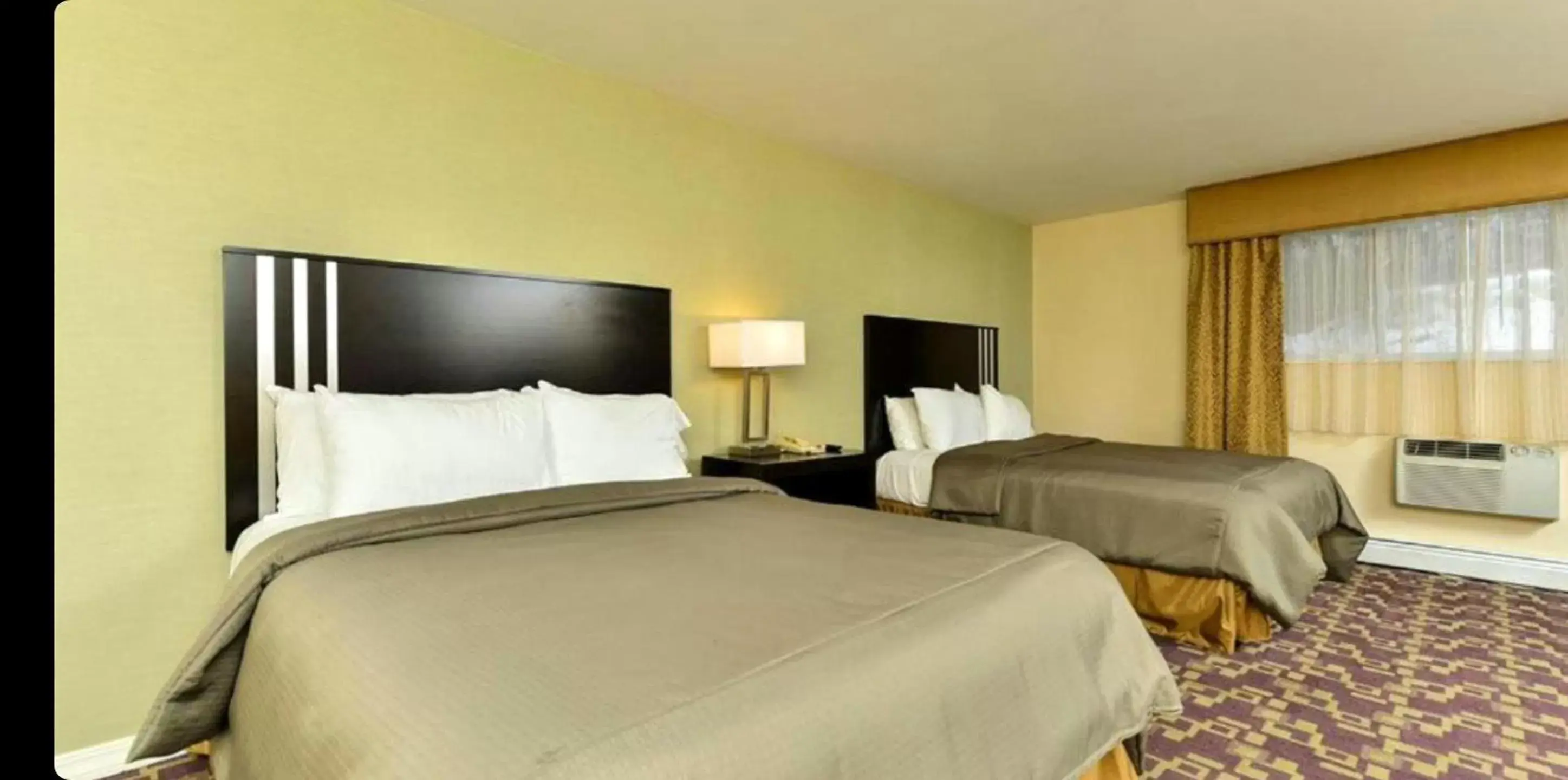 Bed in Americas Best Value Inn Providence-North Scituate