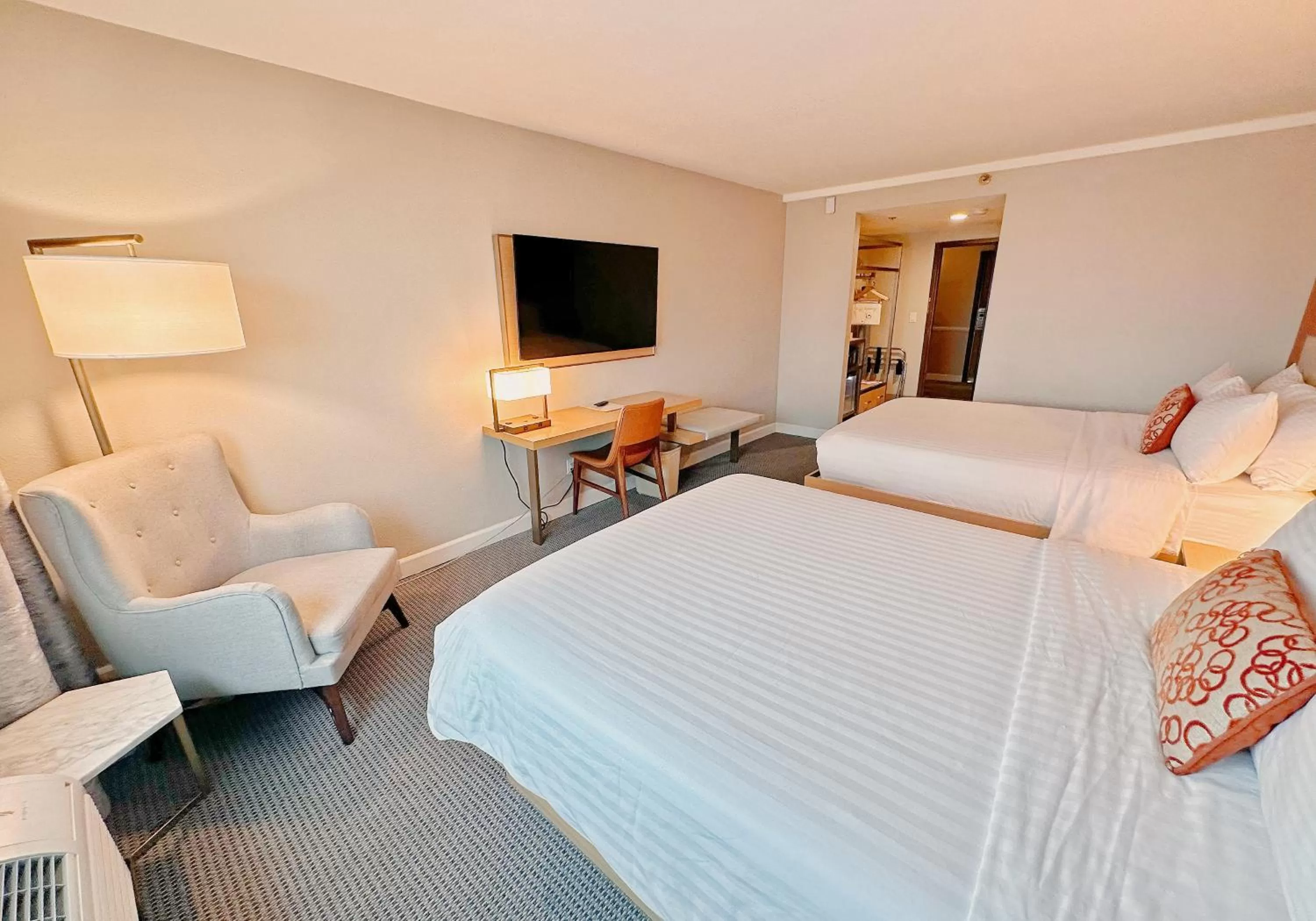 Bed in Lincoln Hotel Monterey Park Los Angeles