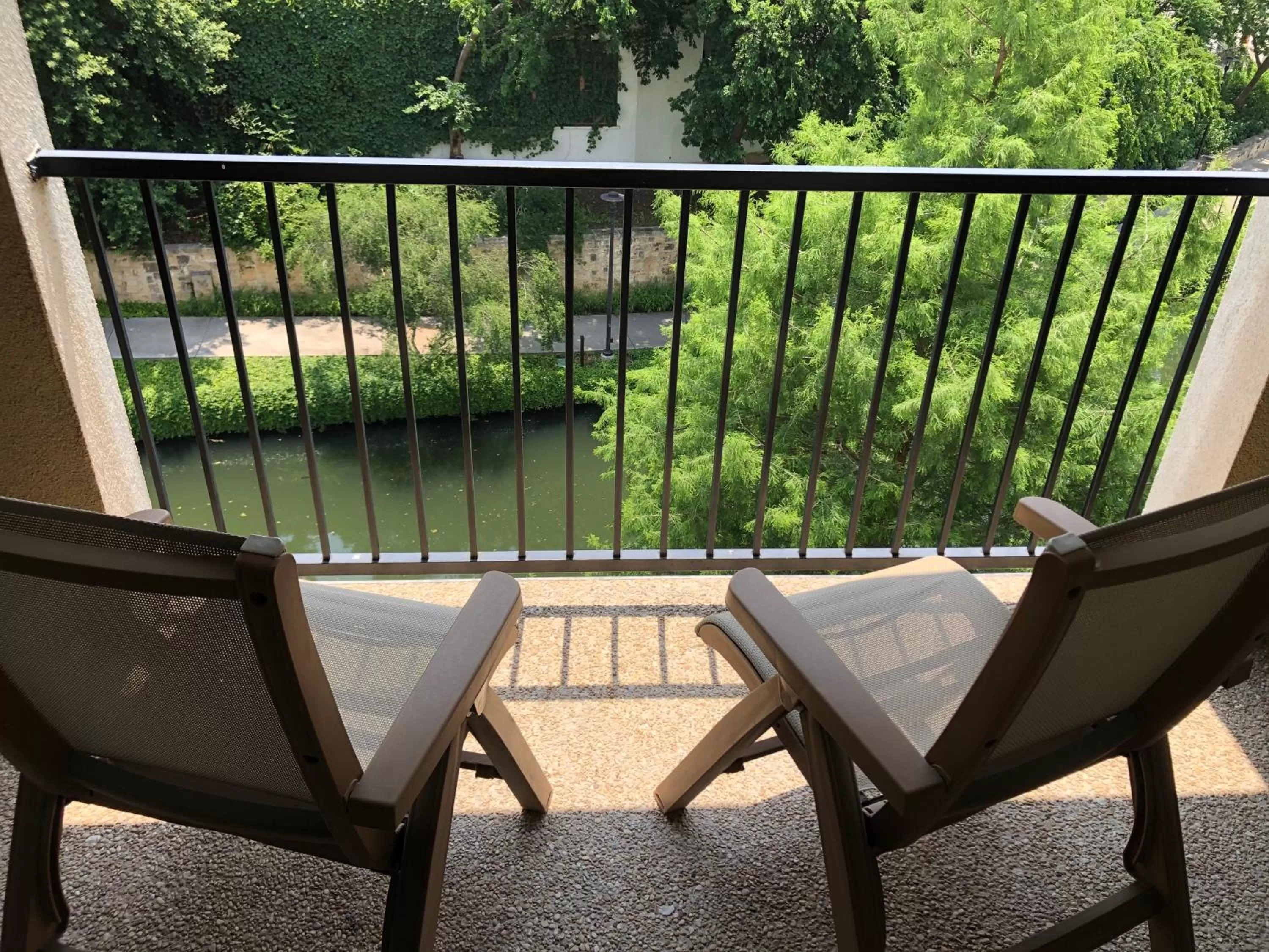 1 King Bed, Deluxe Balcony Room, Non-Smoking in Sol Cypress, San Antonio, a Tribute Portfolio Hotel