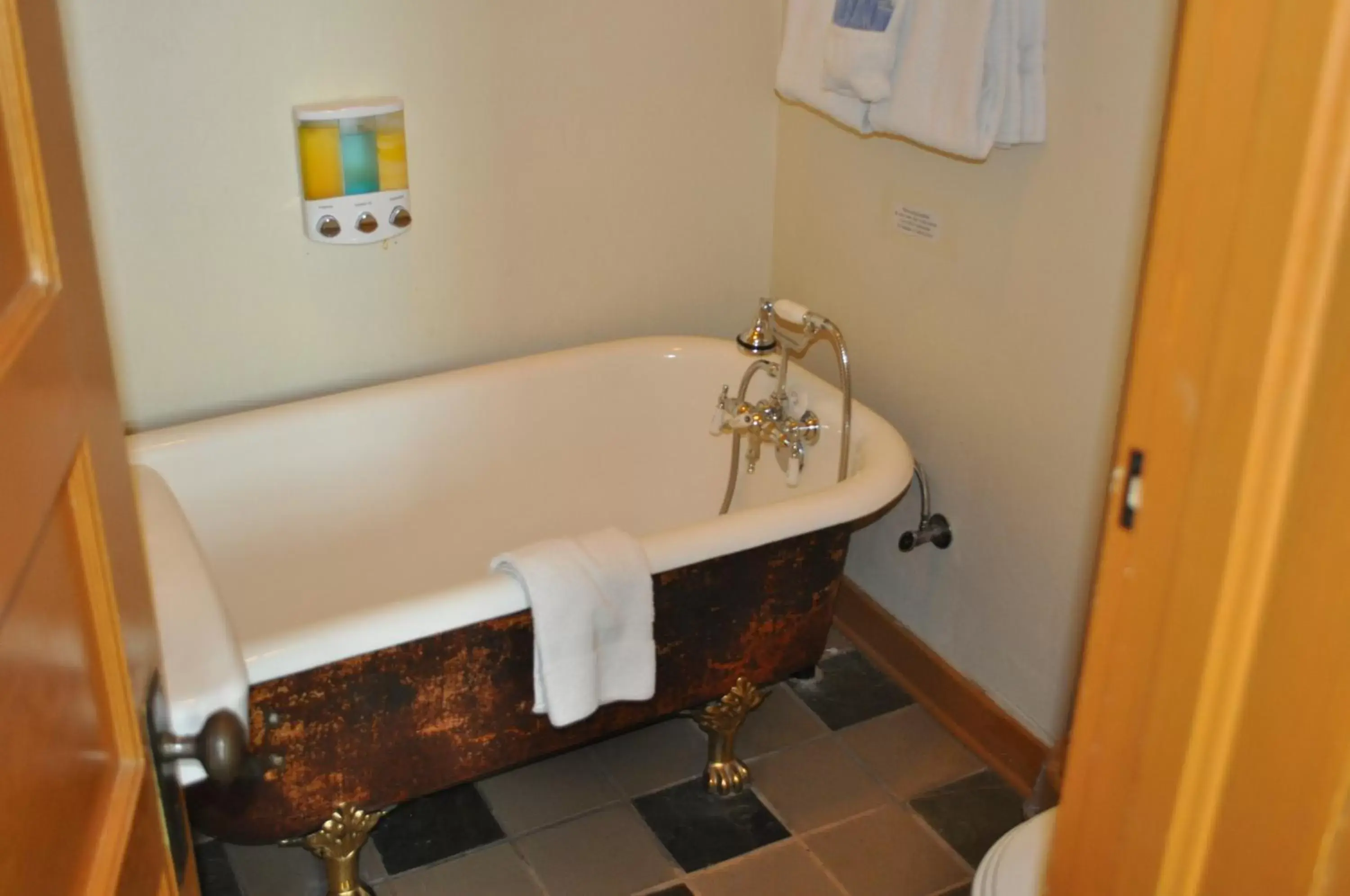 Bathroom in Grand Canyon Hotel