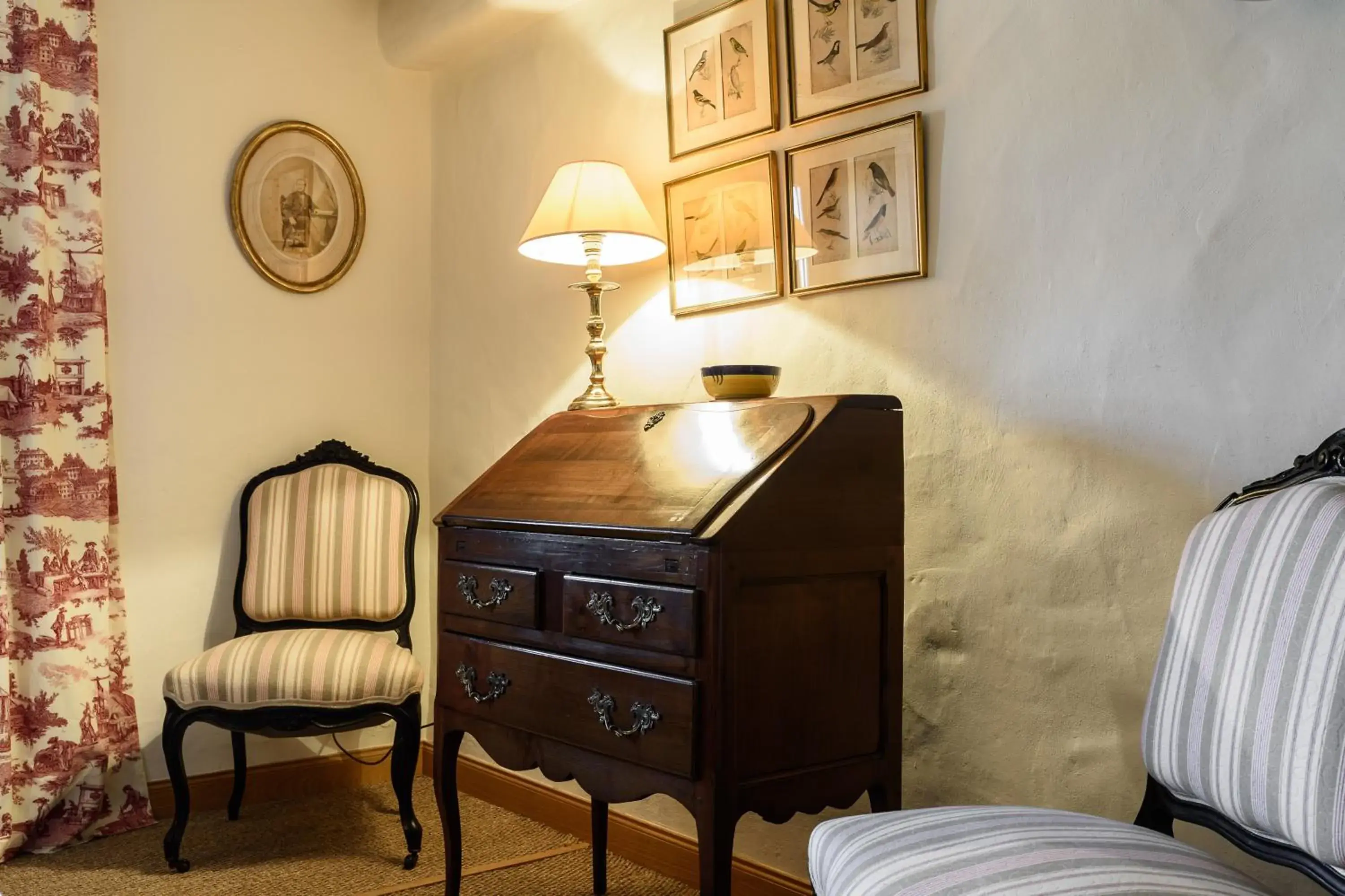 Seating Area in Arraya - Les Collectionneurs