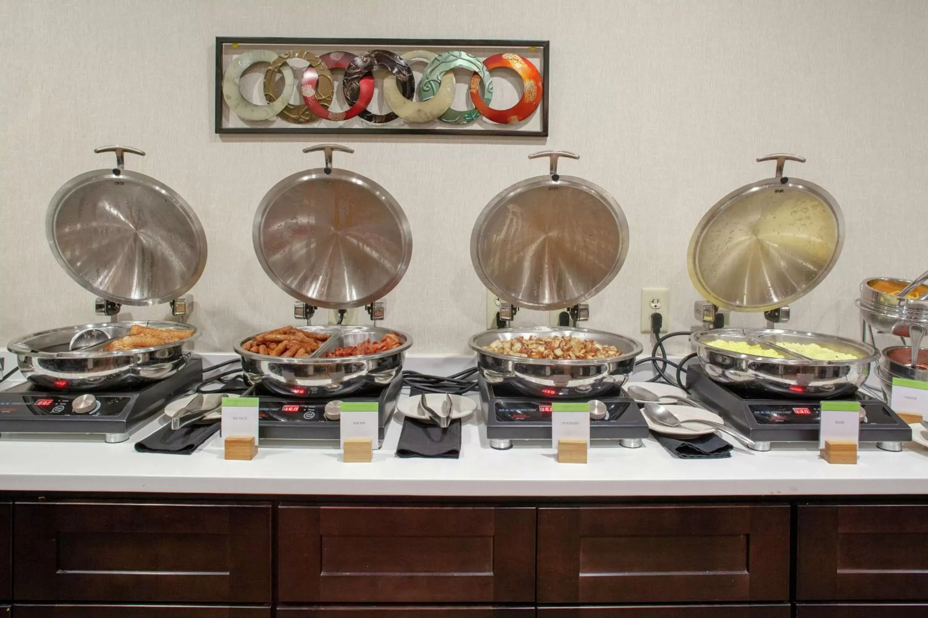 Breakfast in DoubleTree Suites by Hilton Dayton/Miamisburg