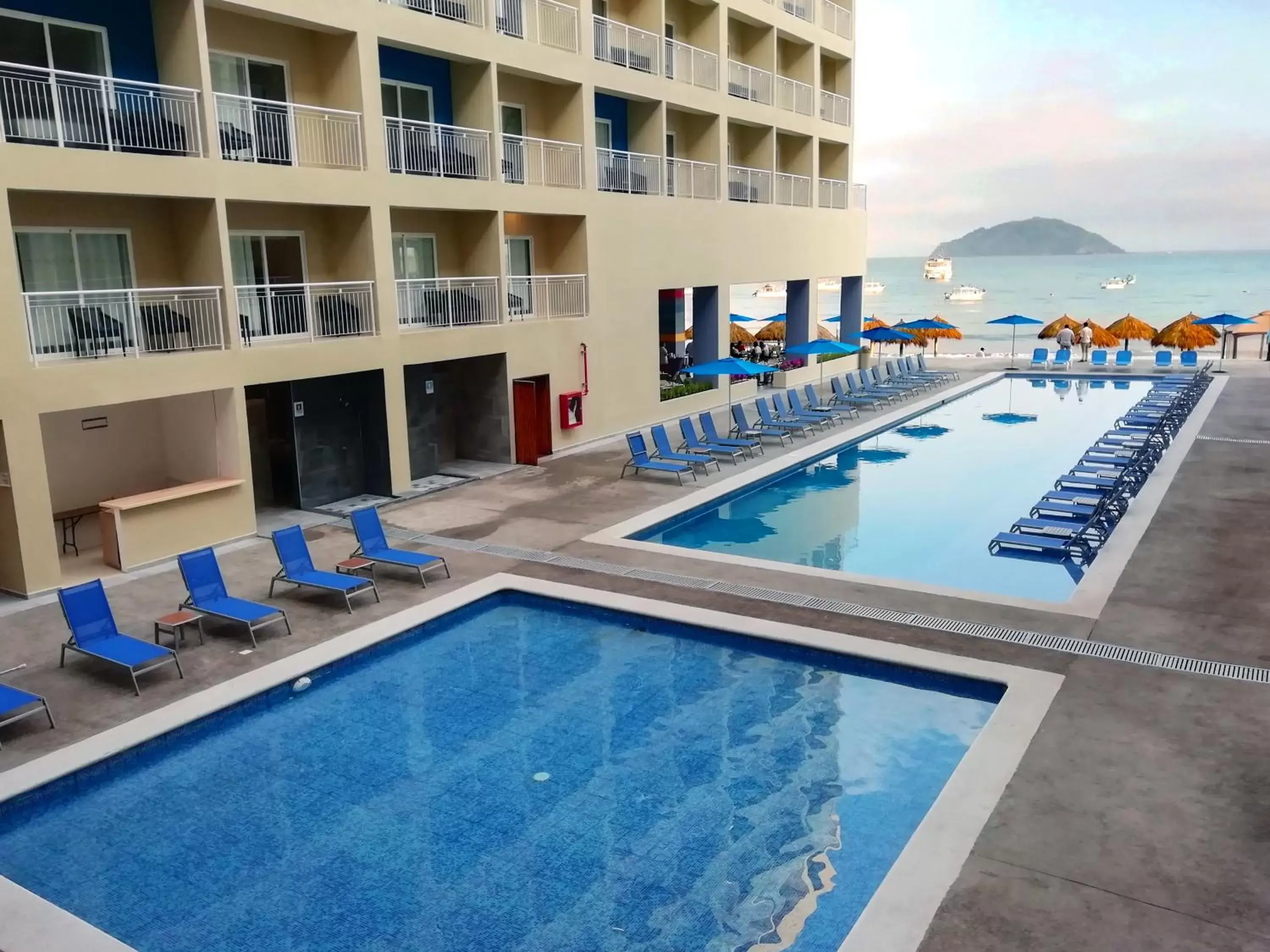 Pool view, Swimming Pool in Decameron La Marina