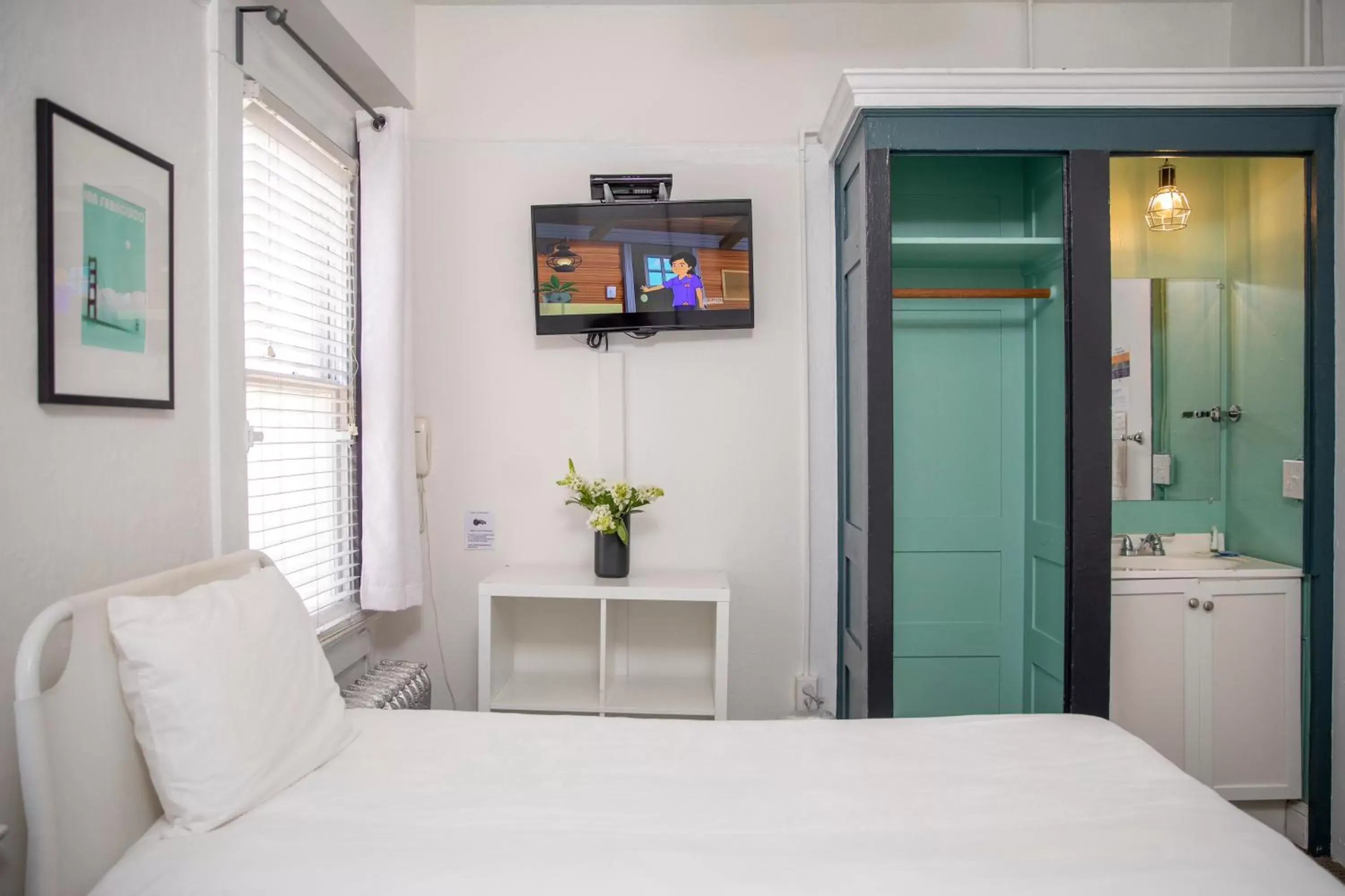 Economy Twin Room in Edwardian Hotel Economy Twin Room in Edwardian Hotel