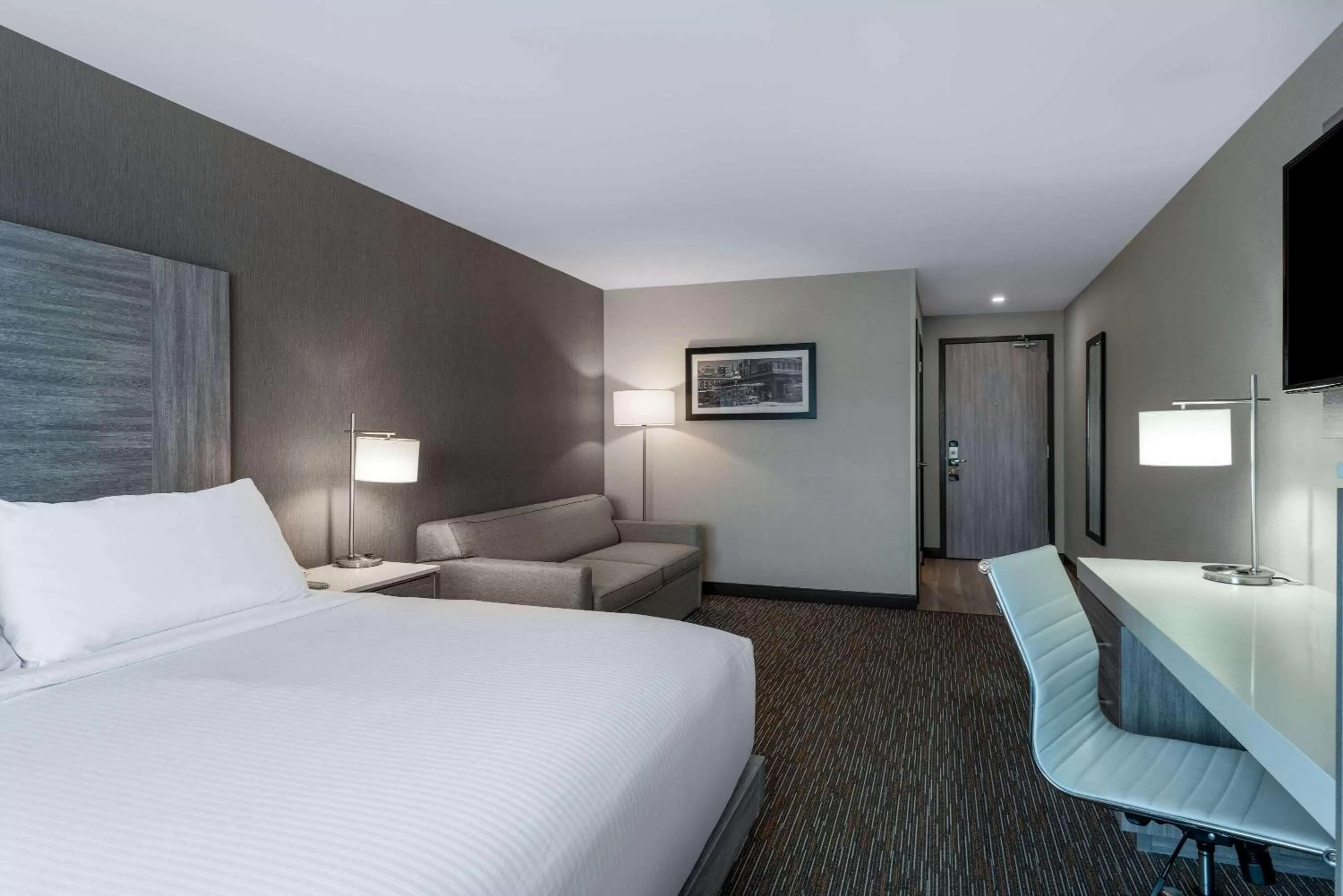 Photo of the whole room, Bed in Wingate by Wyndham Kanata West Ottawa