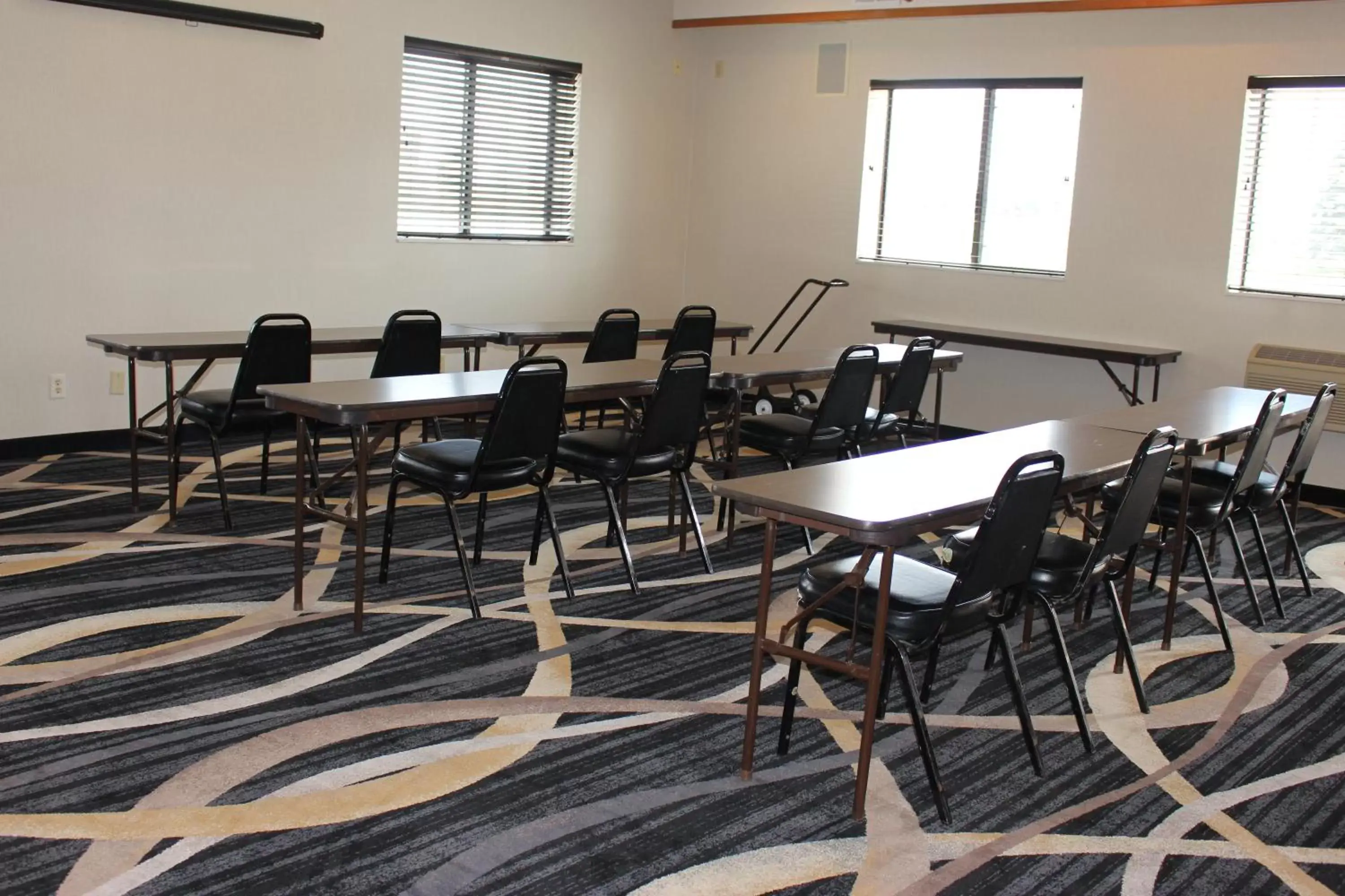 Meeting/conference room, Restaurant/Places to Eat in Days Inn by Wyndham Watertown