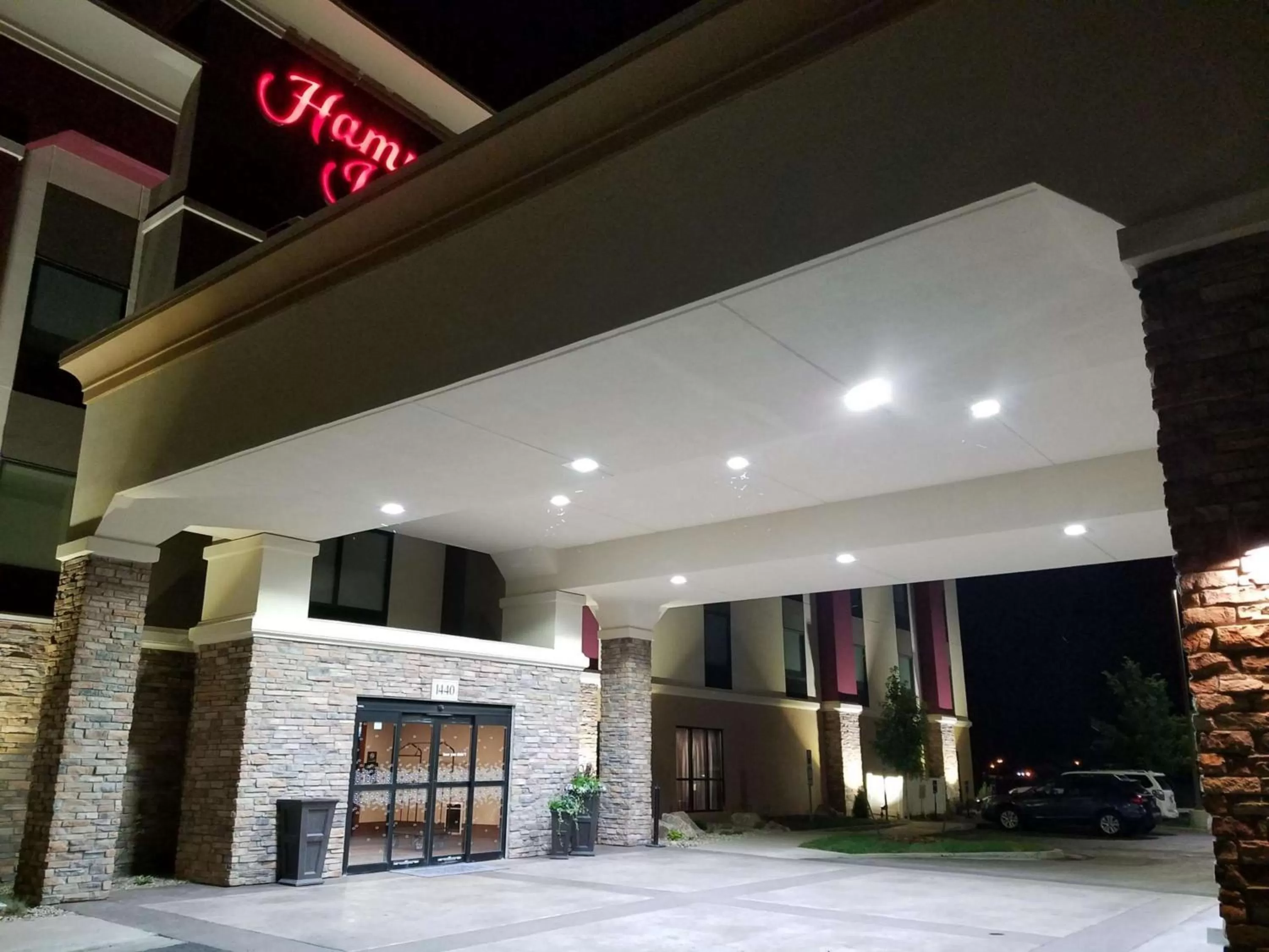 Property building in Hampton Inn Bismarck