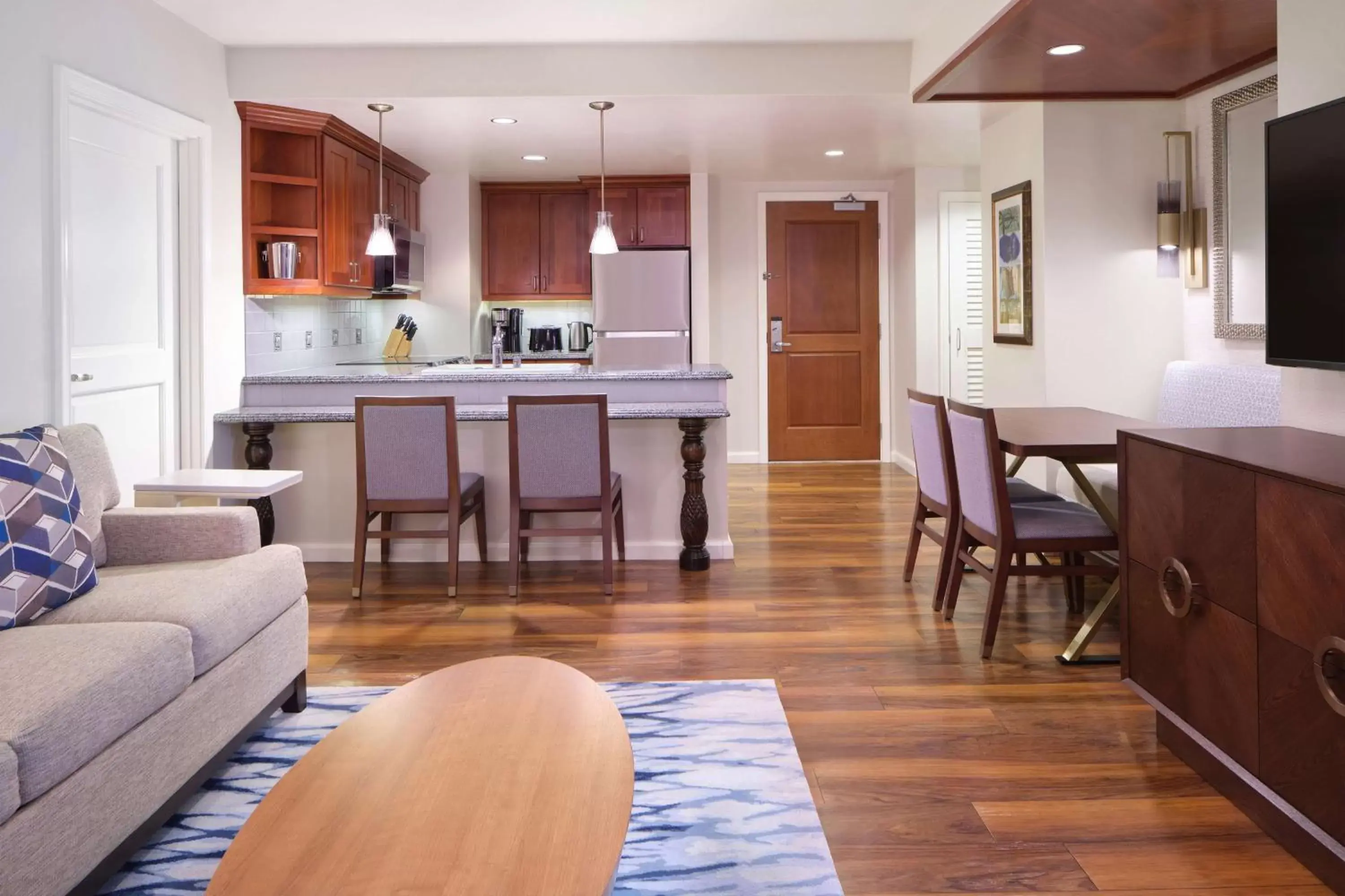 Living room, Kitchen/Kitchenette in Hilton Grand Vacations Club Grand Waikikian Honolulu