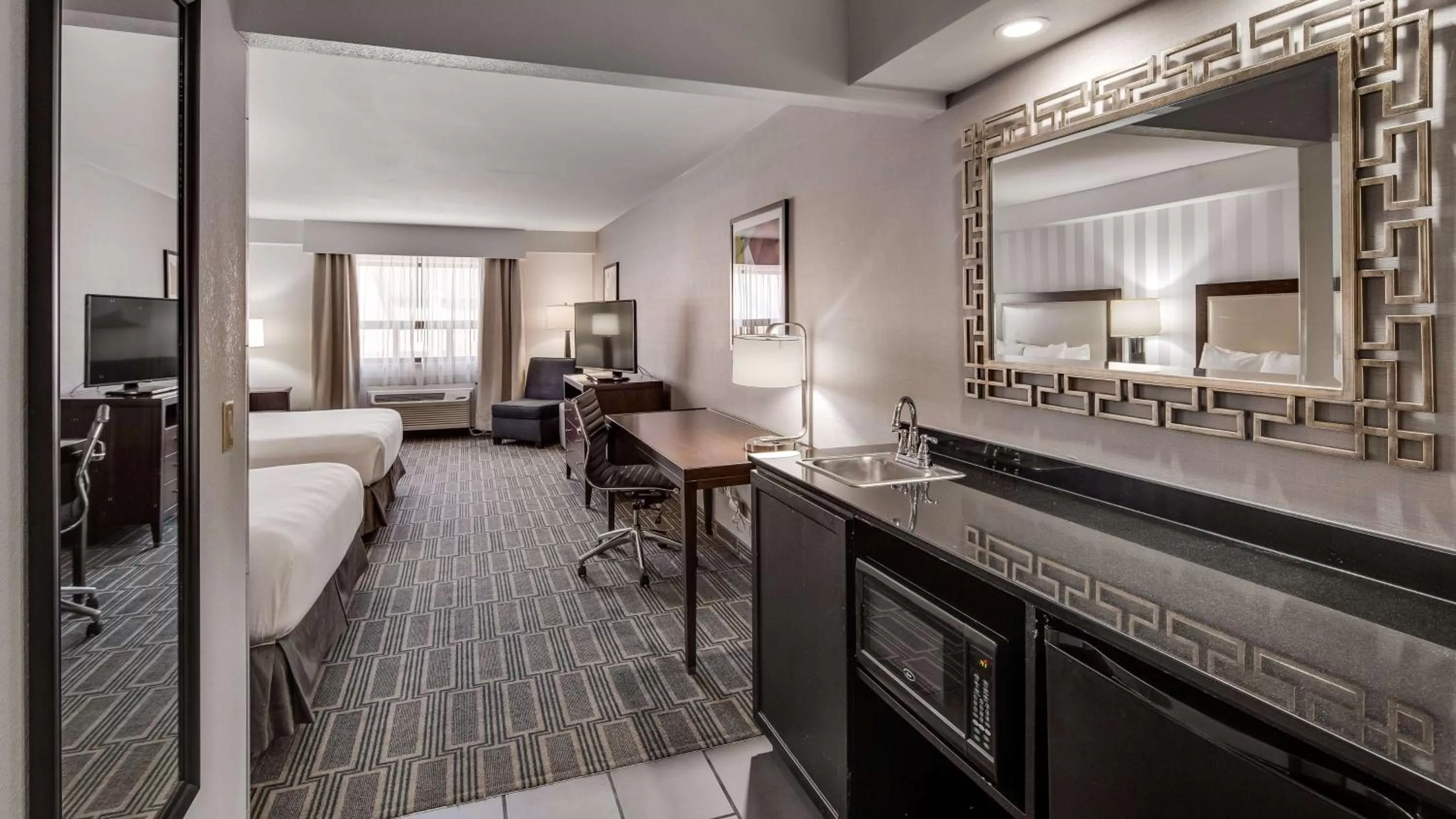 Photo of the whole room, Bed in Best Western Lapeer Inn